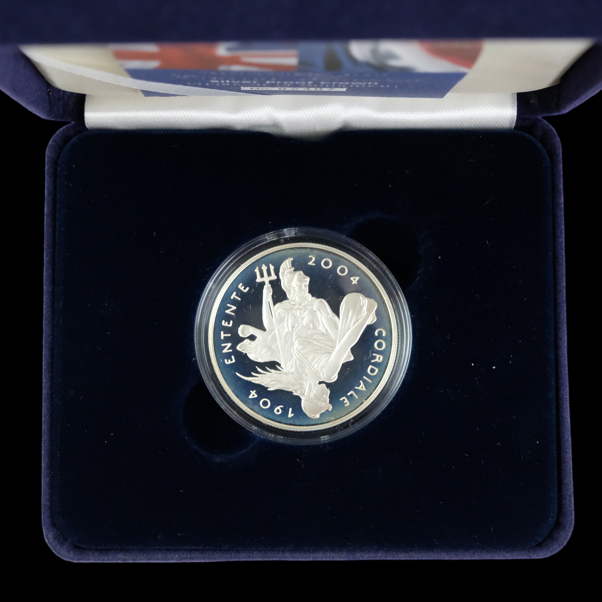 A cased Royal Mint silver proof crown commemorating the 100th anniversary of the Entente Cordiale - Image 2 of 4