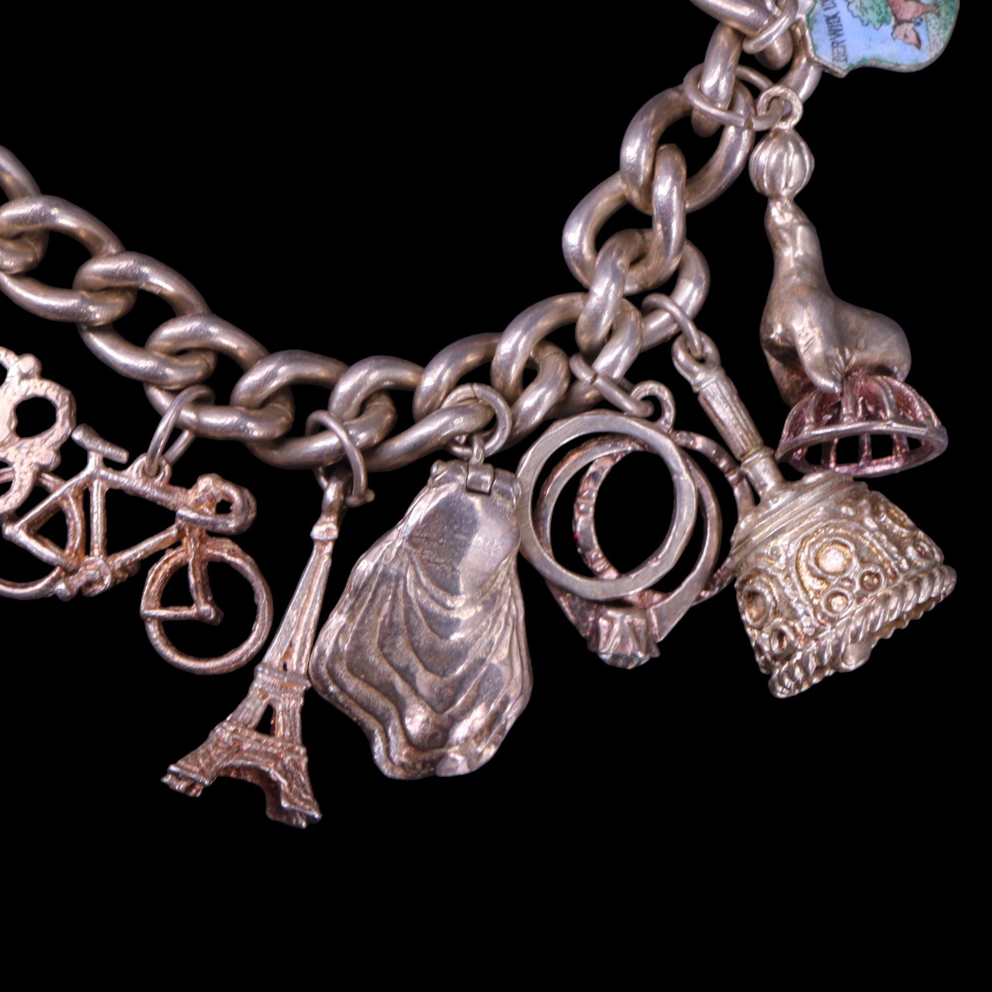 A vintage silver charm bracelet, 69 g - Image 2 of 4