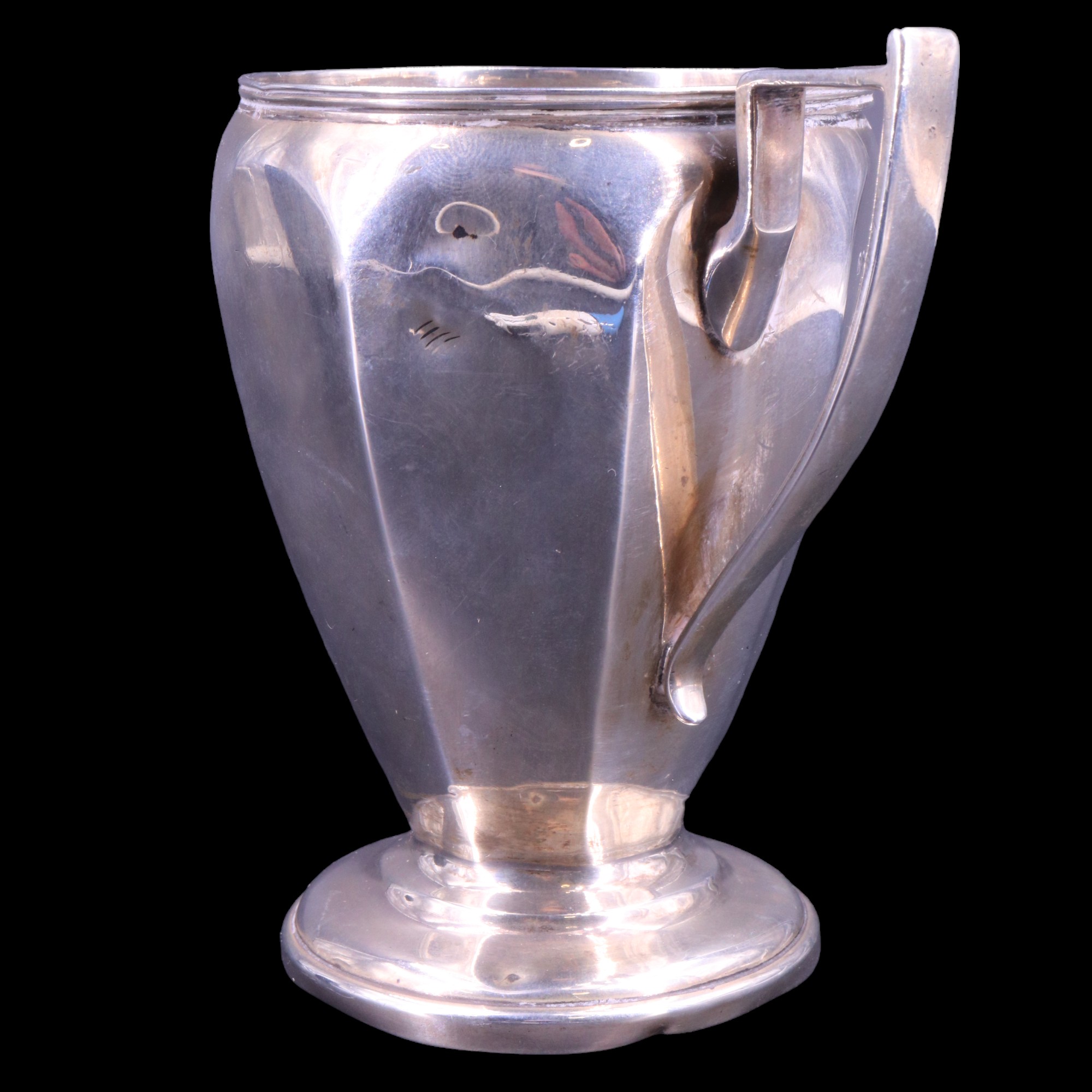 An early 20th Century silver Christening cup, of faceted ovoid form with square-shouldered handle - Image 3 of 4