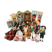 A quantity of travel souvenir dolls, tallest 21 cm