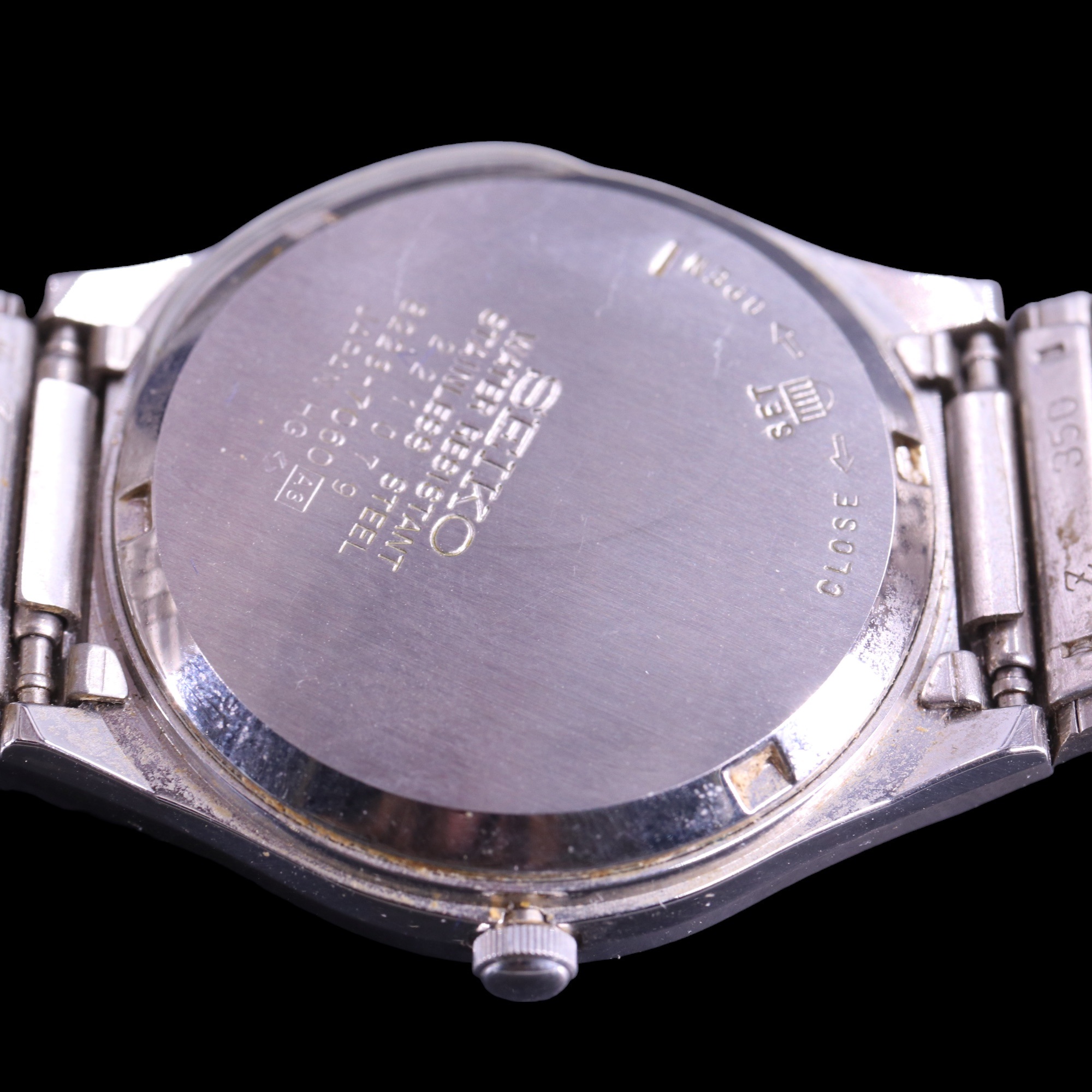 A vintage Seiko SQ stainless steel wristwatch, having a calibre 8223 quartz movement, charcoal face, - Image 4 of 6