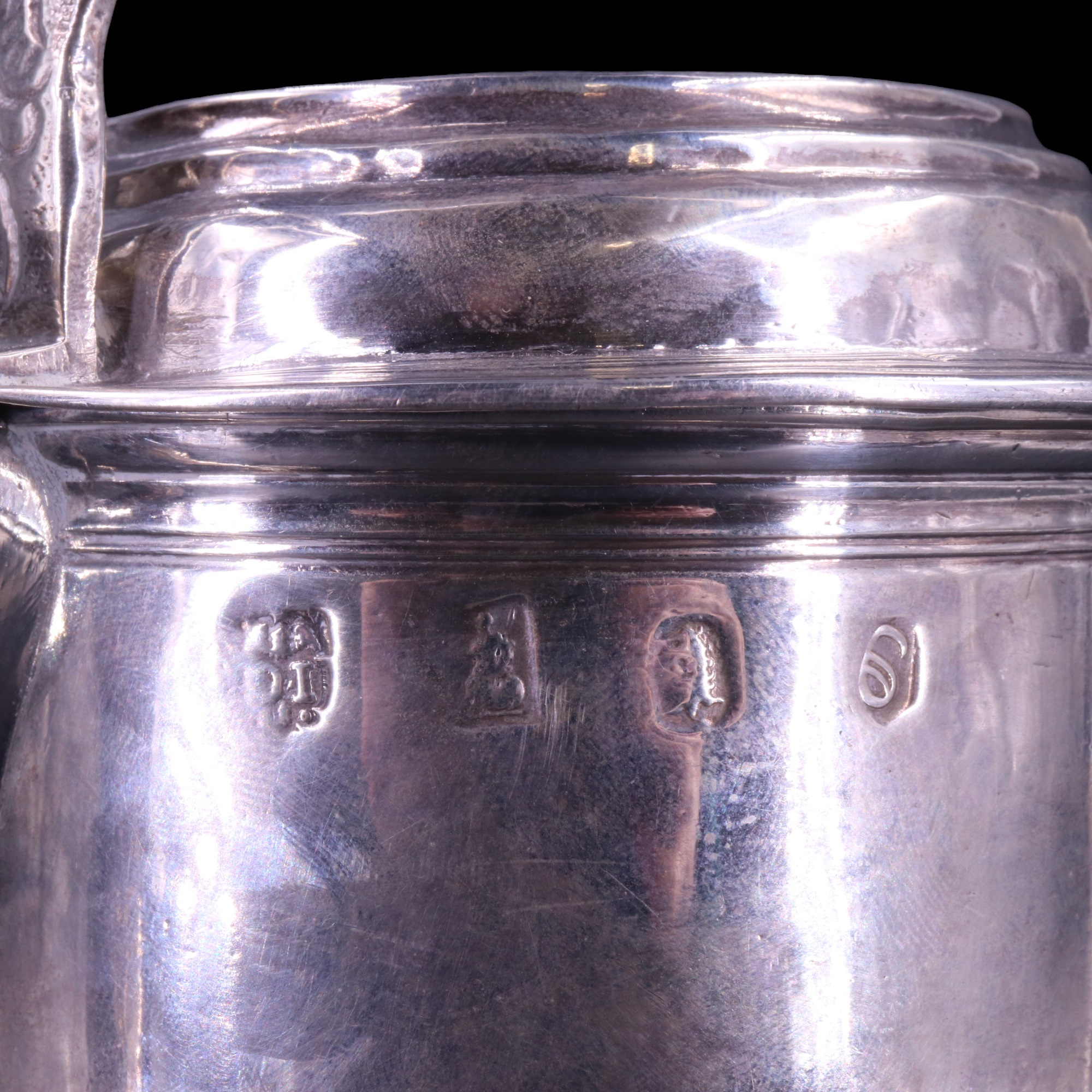 A William III silver lidded tankard, of typical subtly tapered form, its flat-topped lid having a - Image 22 of 23