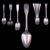 Sundry silver spoons, 176 g