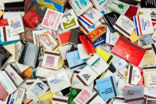 A collection of GB and world matchbooks including Marlboro, Hard Rock Cafe, etc