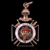 A Masonic Knights Templar enamelled 9 ct gold fob medallion, 38 mm excluding suspender, 14 g