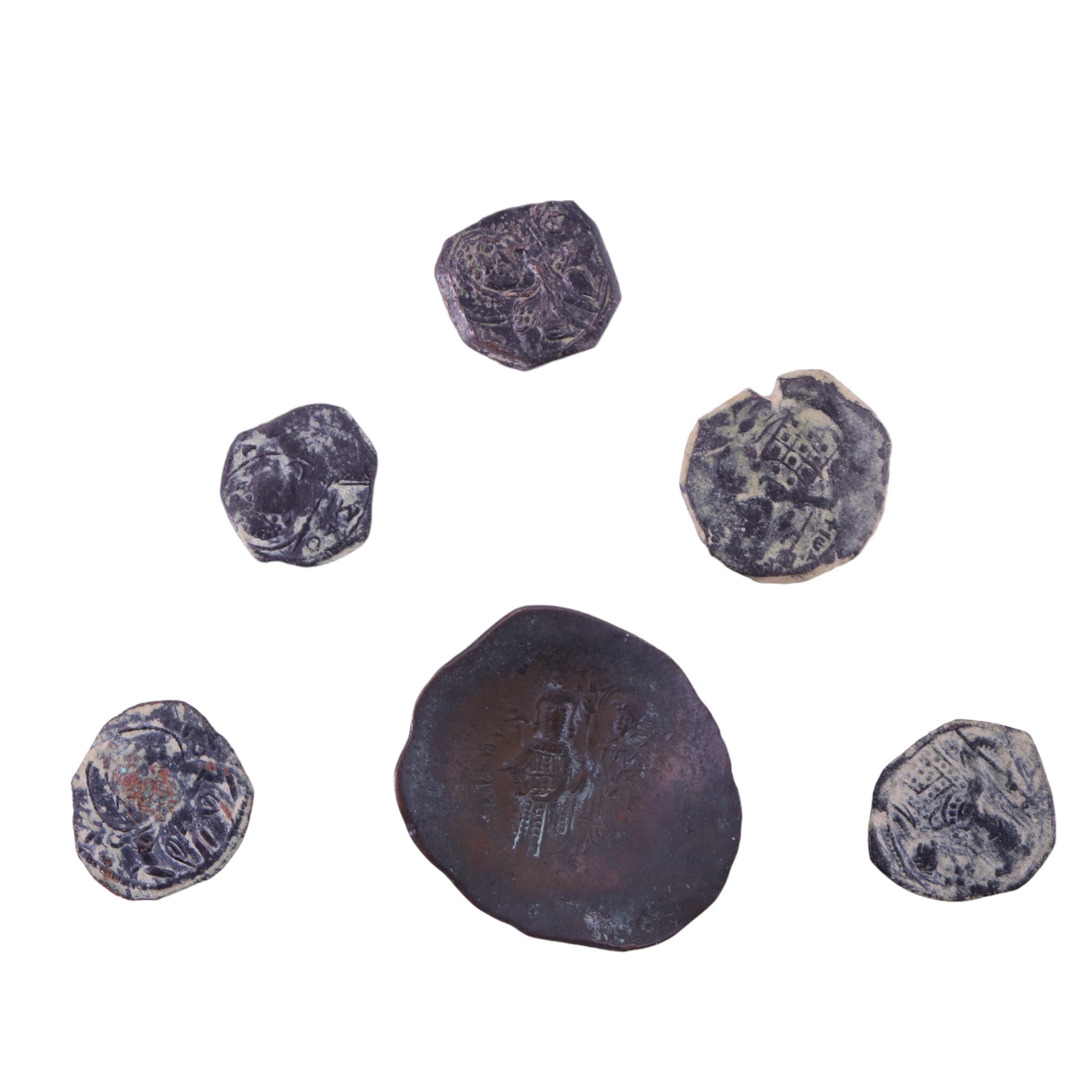 A small group of Byzantine copper coins comprising a trachy and four half tetartera - Image 2 of 2