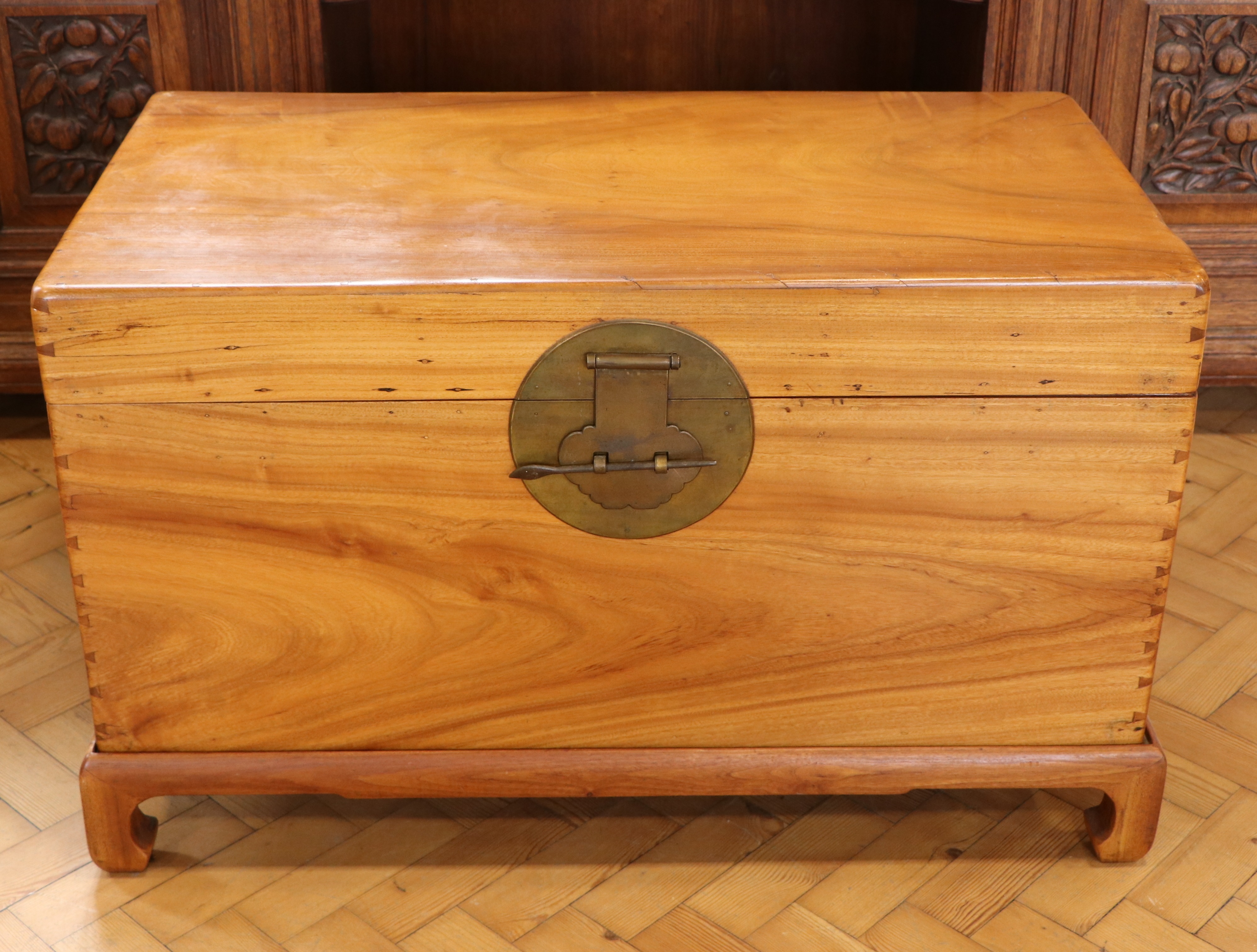 An elegant vintage Chinese camphor chest on horse-hoof-foot stand, 98 cm x 53 cm x 59 cm