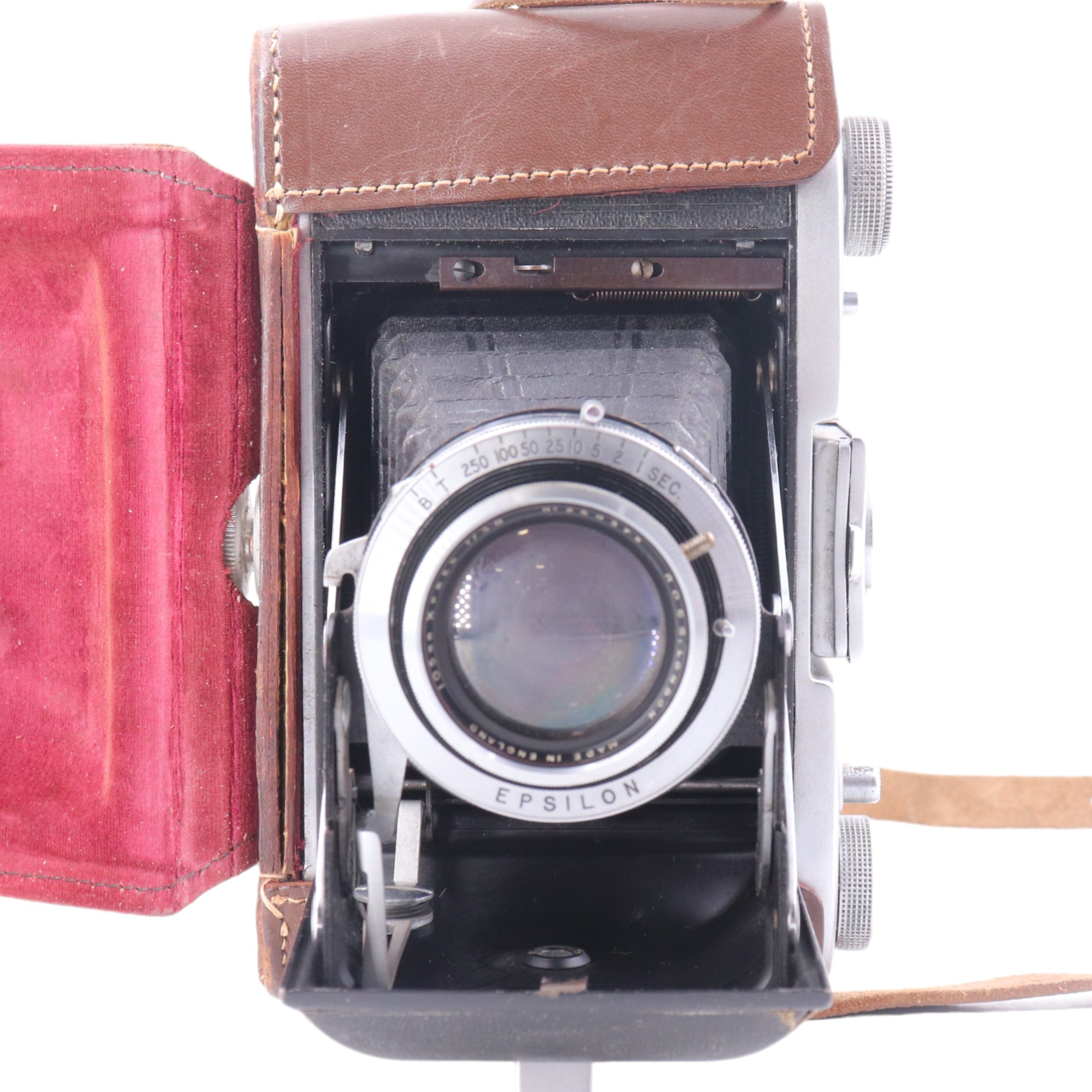 Three vintage rollfilm cameras: an Exacta Verx, a Zeiss Ikon Contaflex and a Ross Ensign Selfix 820 - Image 4 of 5