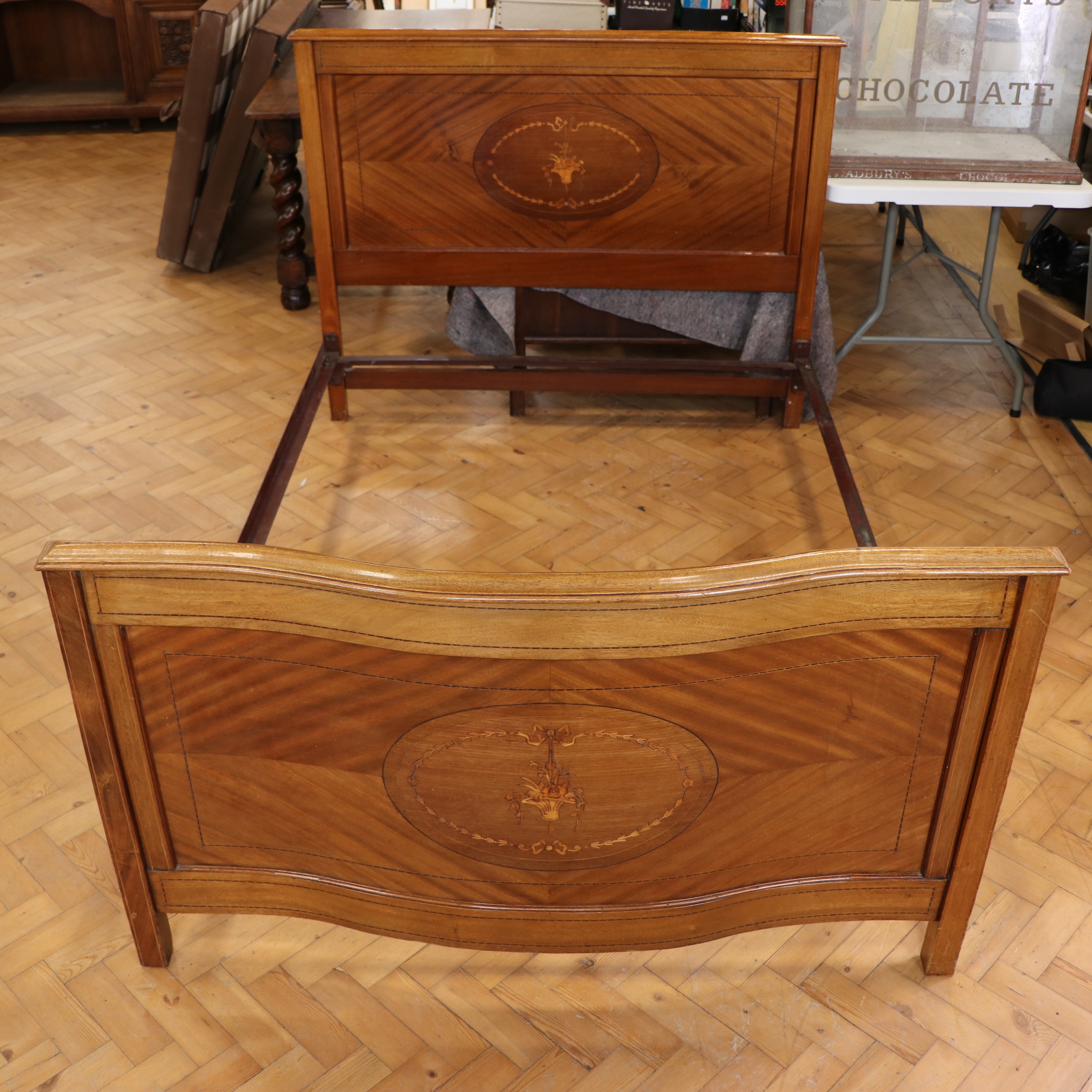 A Sheraton Revival marquetry-inlaid mahogany 4' 6" bedstead, with rails and base, (rails 6' 4" - Image 6 of 6
