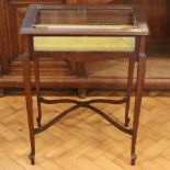 An early 20th Century glazed mahogany bijouterie table, 55 cm x 38 cm x 74 cm