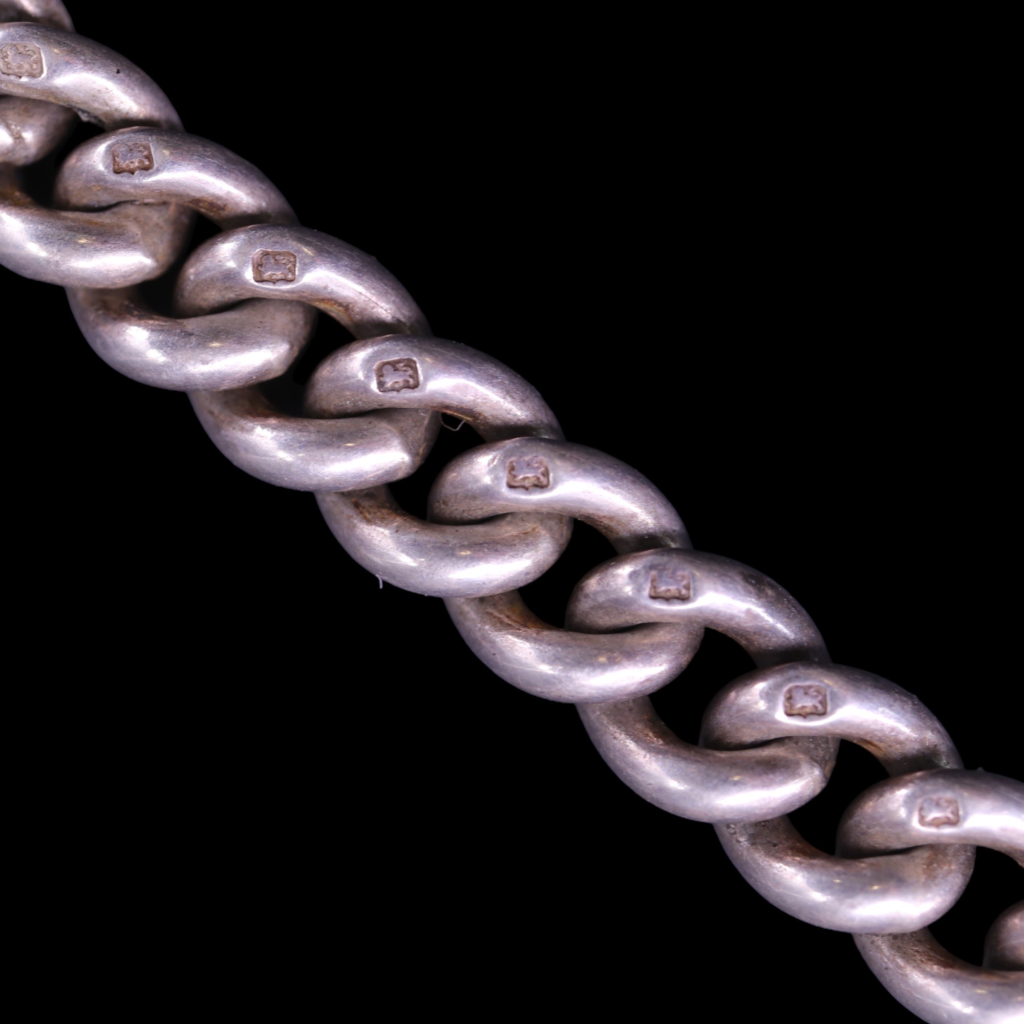 A late 19th / early 20th Century silver curb link double watch chain, 37 cm, 60 g - Image 3 of 4