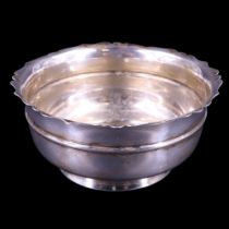 An Edwardian silver sugar bowl, J Sherwood & Sons, Birmingham, 1907, 10 cm diameter x 4.5 cm height,