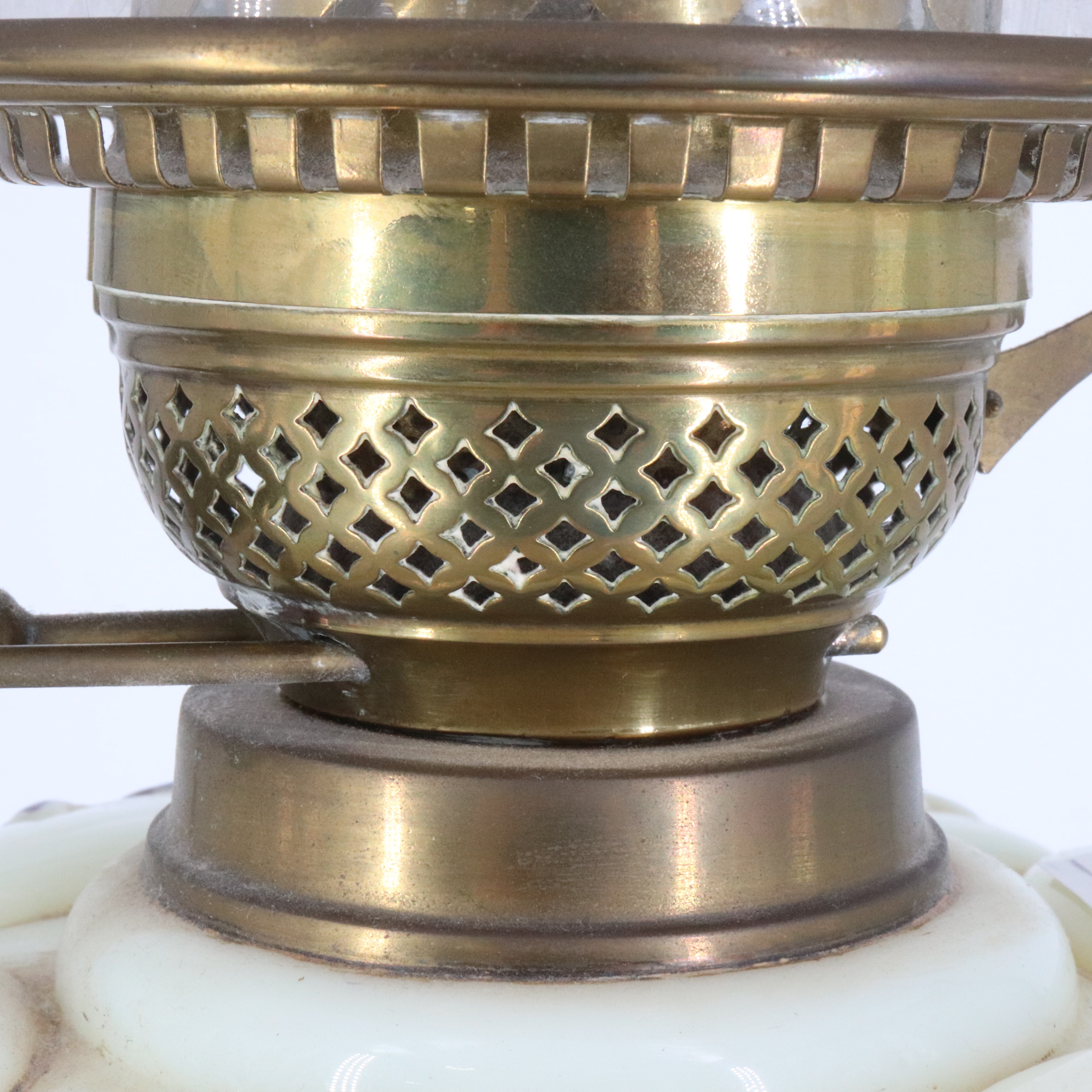 A Victorian mint-green glass oil lamp, having an Aesthetic influenced etched glass globe, Midland - Image 17 of 19