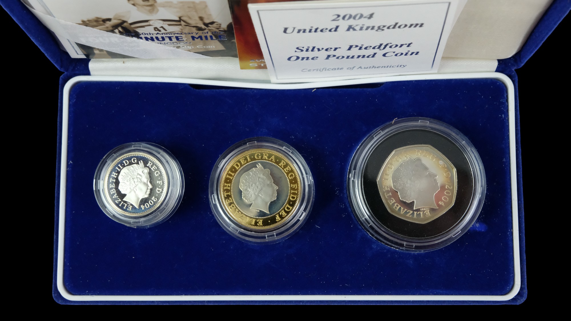 A cased Royal Mint 2004 Silver Proof Piedfort three coin collection - Image 3 of 4