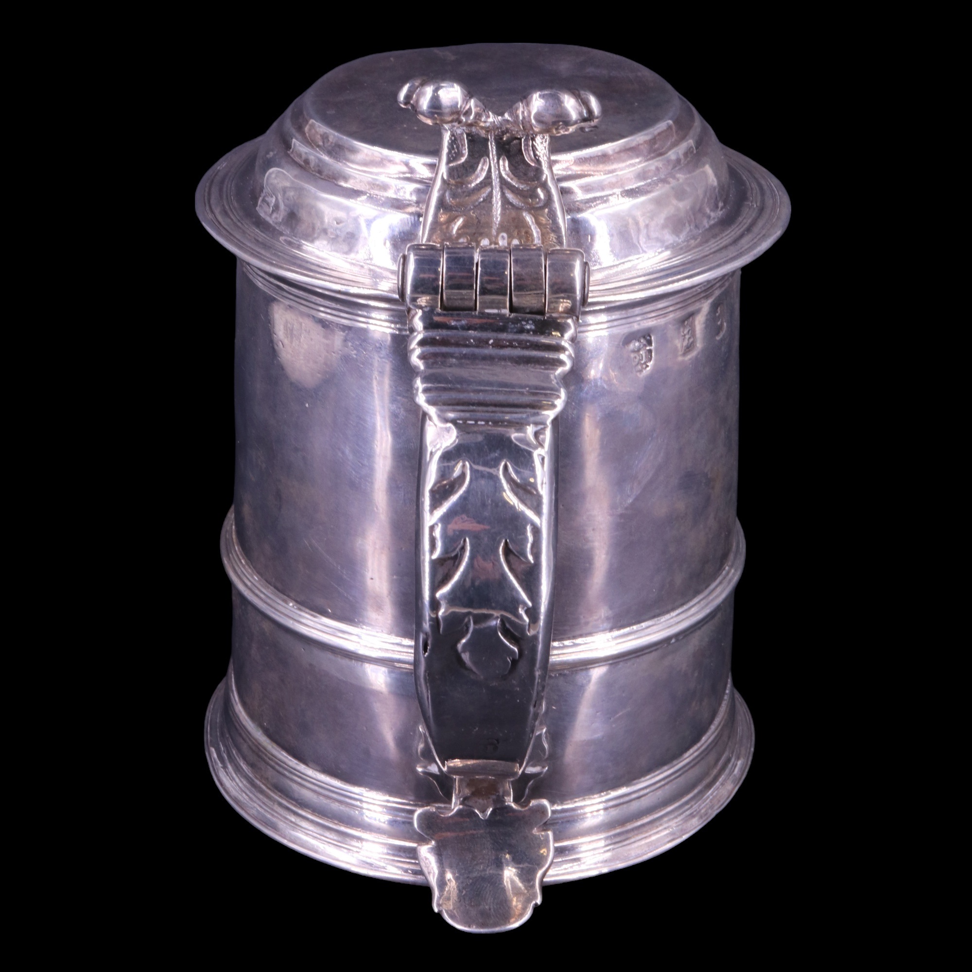 A William III silver lidded tankard, of typical subtly tapered form, its flat-topped lid having a - Image 15 of 23