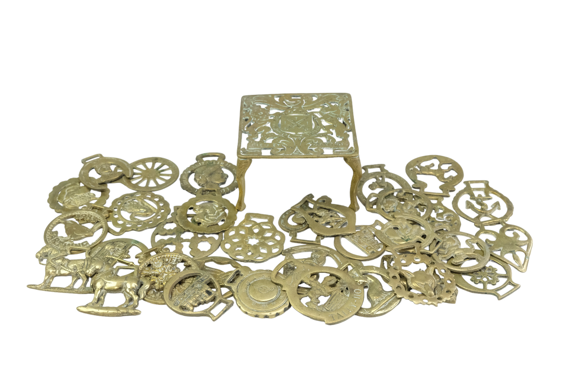 A quantity of horse brasses and trivet