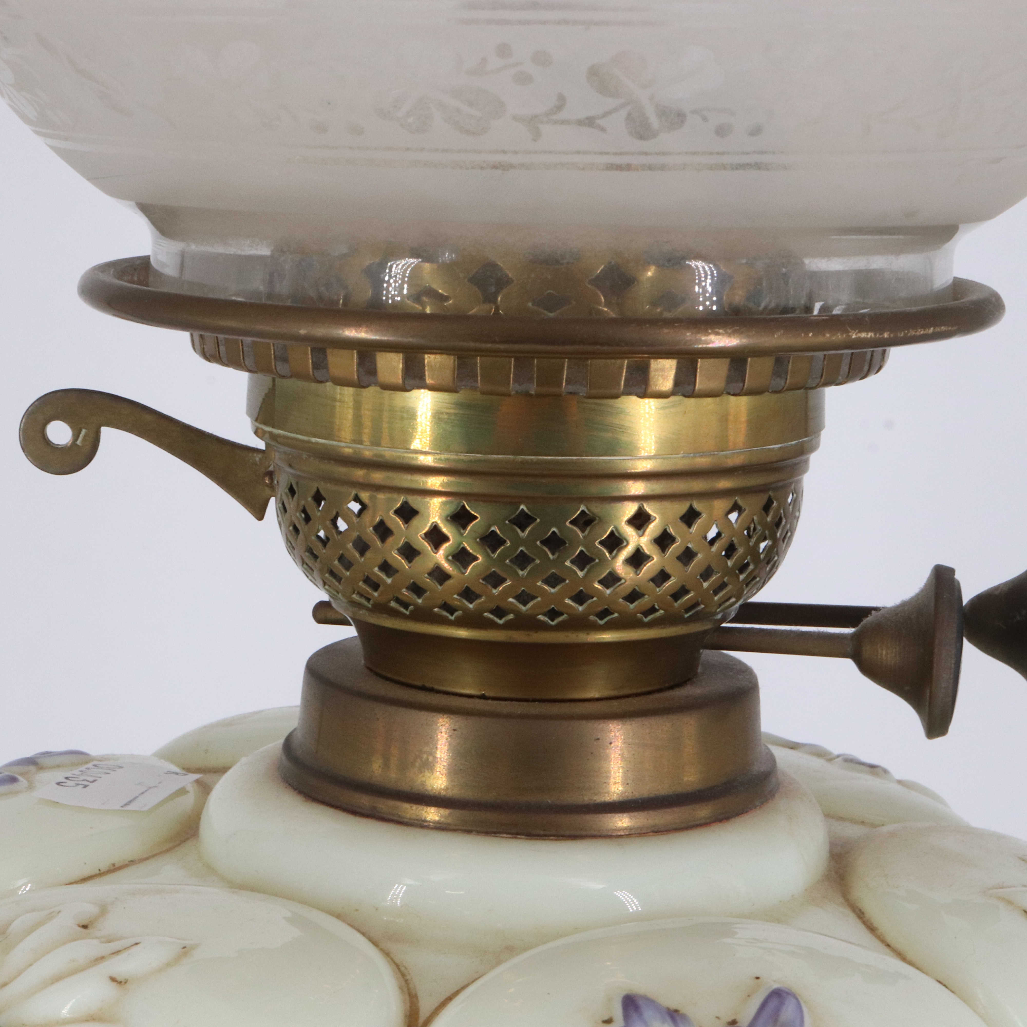 A Victorian mint-green glass oil lamp, having an Aesthetic influenced etched glass globe, Midland - Image 9 of 19