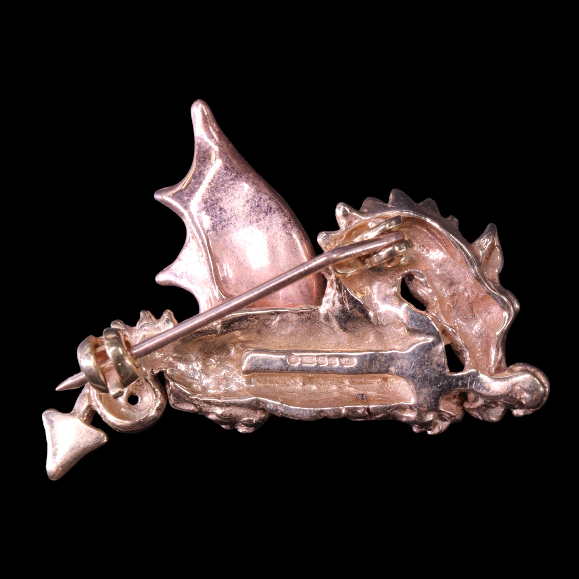 A contemporary Clogau Welsh two-colour 9 ct gold brooch in the form of a Welsh dragon, 33 mm, 7.2 g - Image 2 of 3