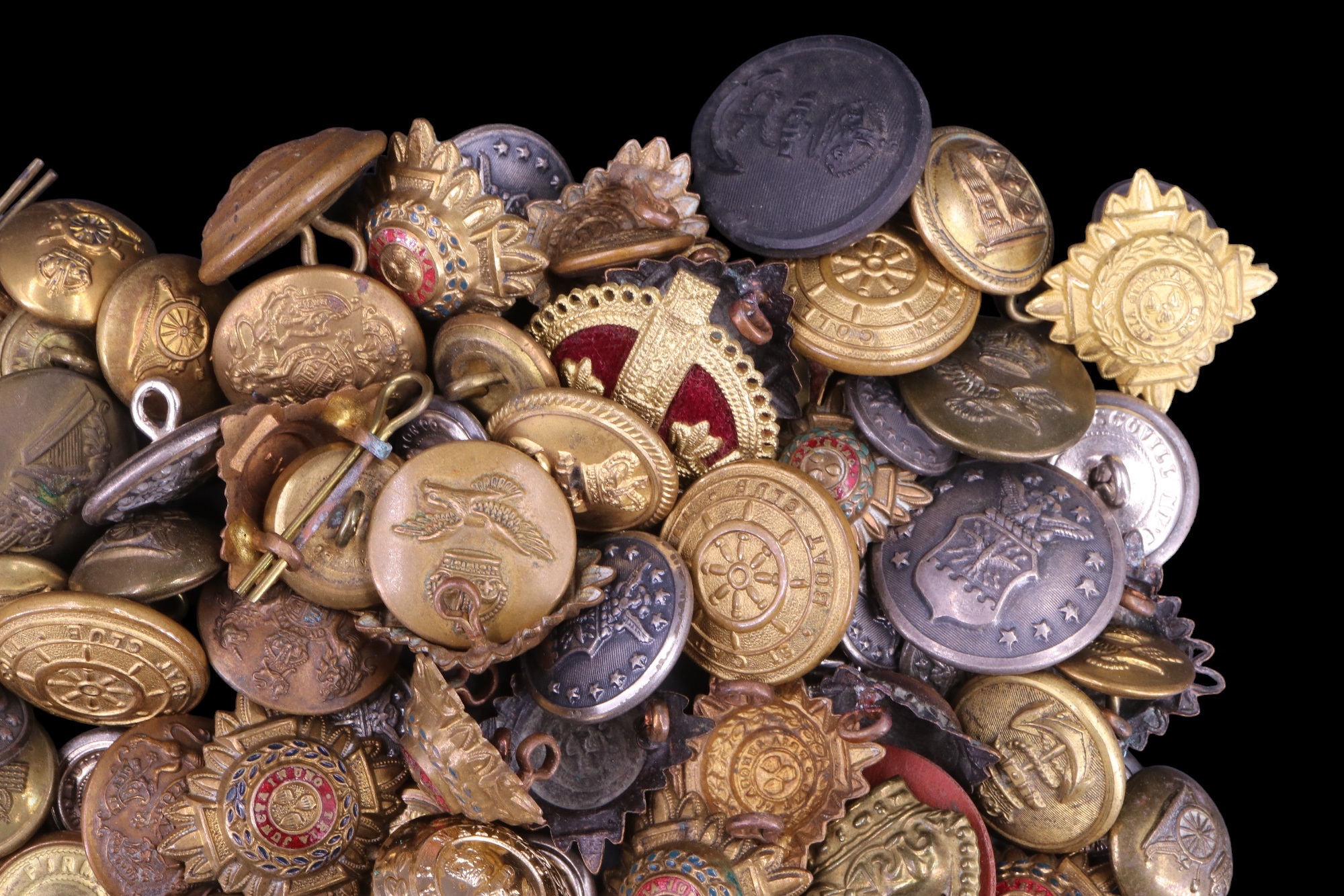 A quantity of British army buttons and rank badges etc - Image 6 of 7