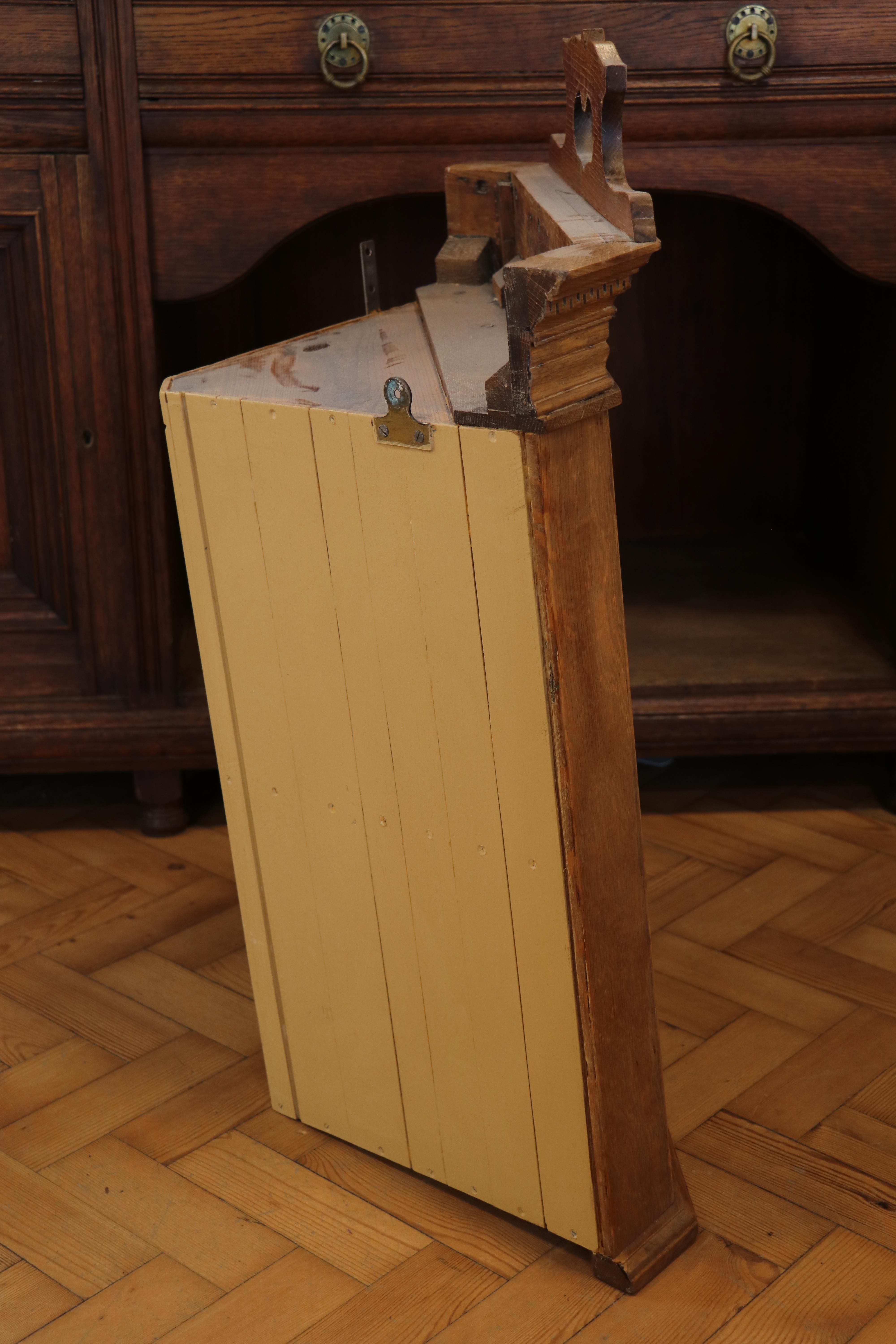 A Victorian glazed-oak corner cabinet, 60 cm x 85 cm - Image 3 of 3