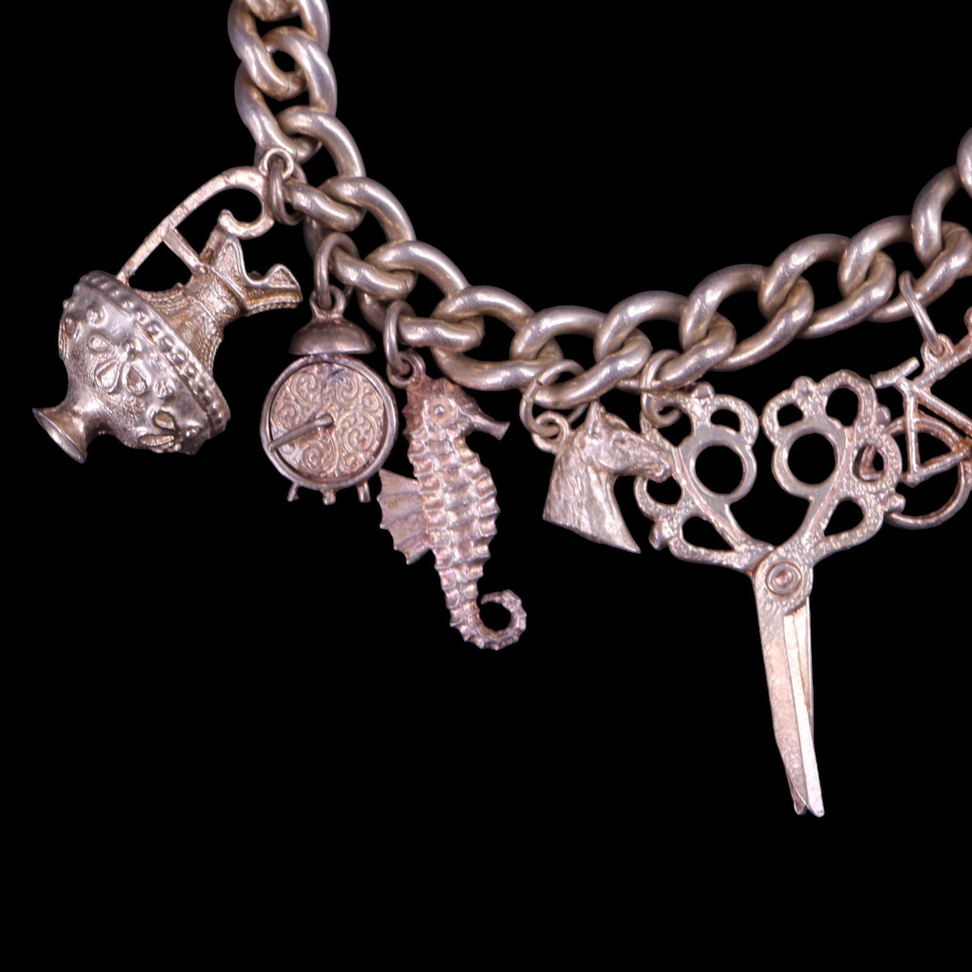 A vintage silver charm bracelet, 69 g - Image 3 of 4