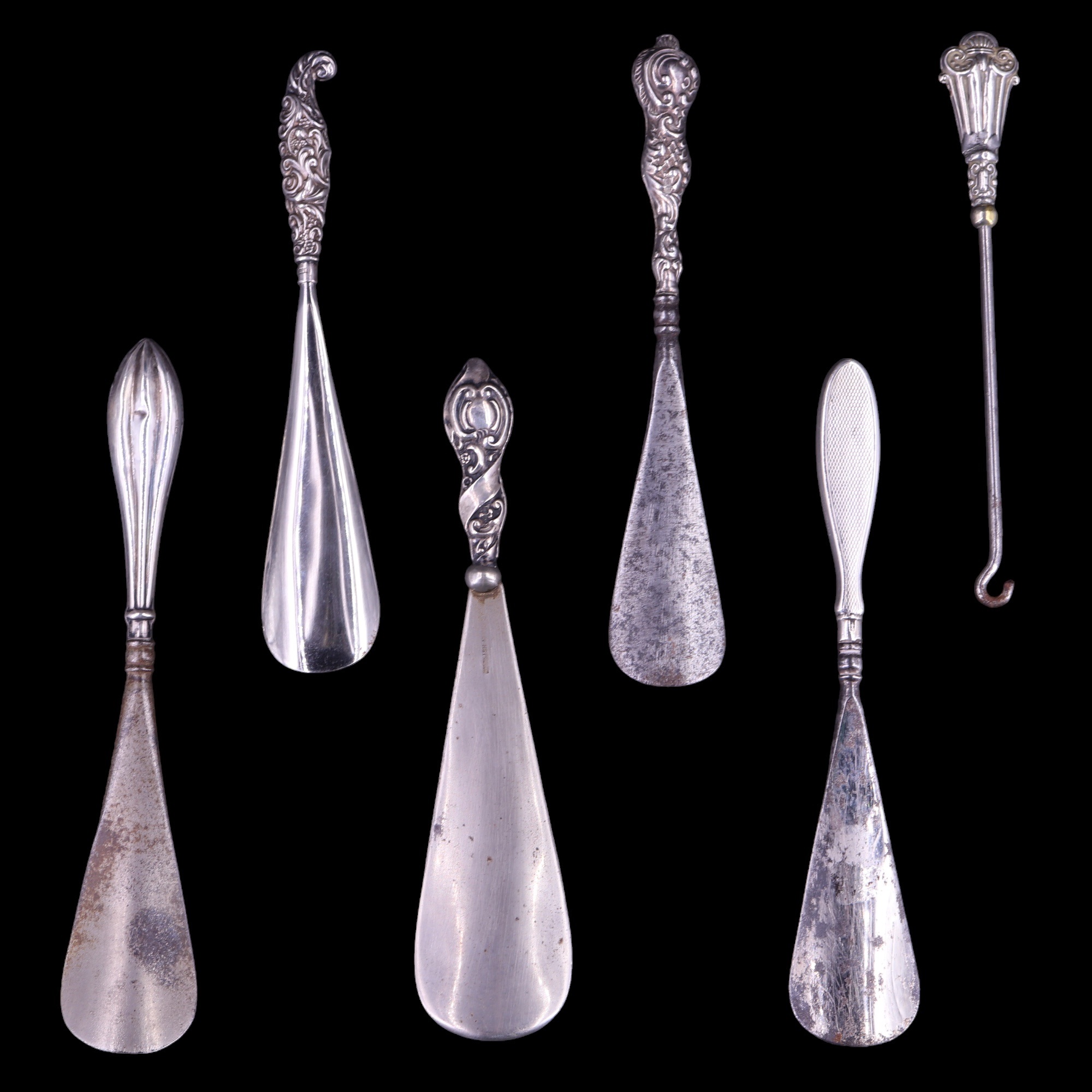 Five antique silver-handled shoe horns together with a white-metal glove button hook - Bild 2 aus 8