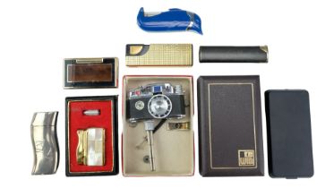 A group of novelty and other cigarette lighters including a Photo-Lite table lighter, a cased Win,