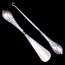 A silver-handled Edwardian button hook and shoe horn pair, Birmingham, 1907, button hook length 24