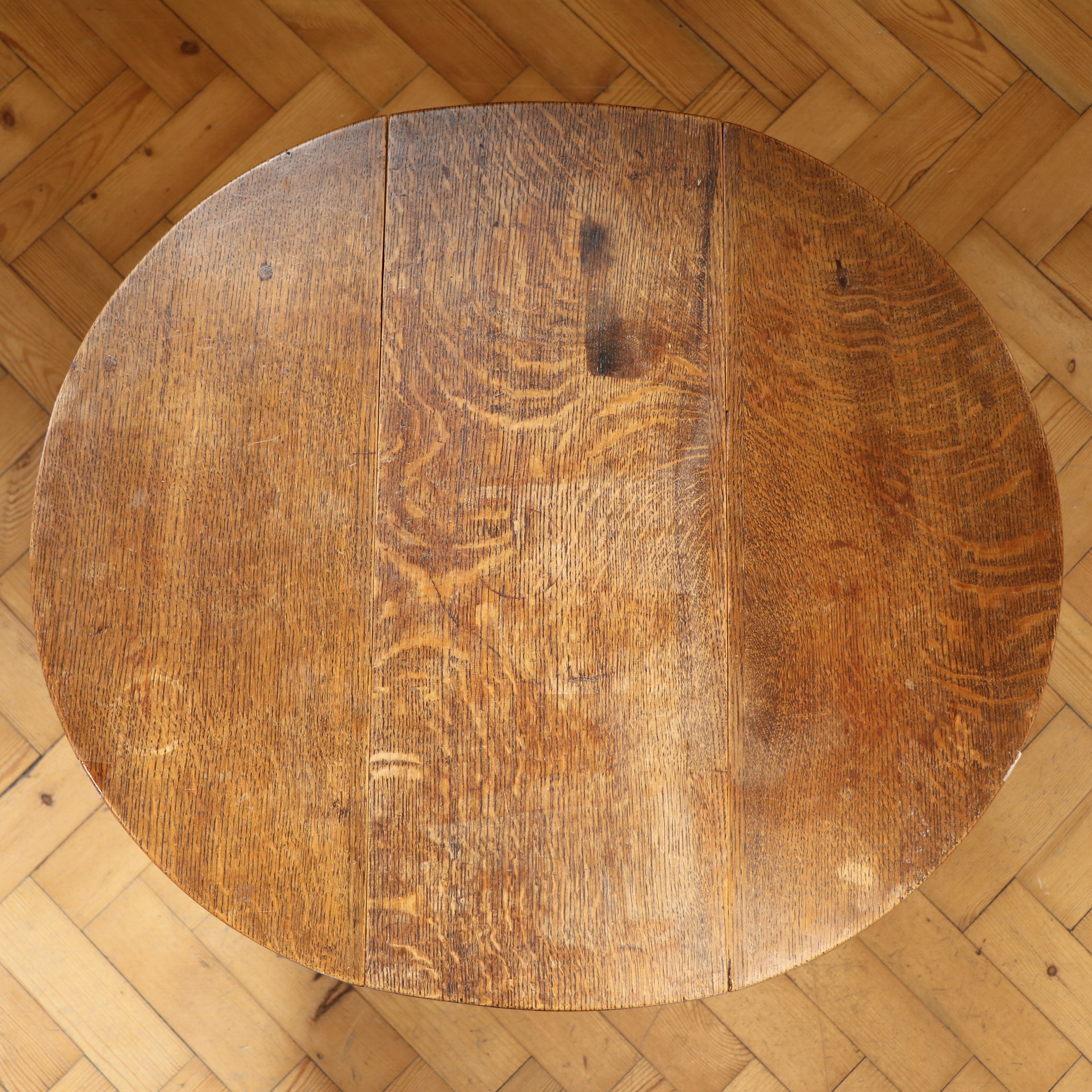 A 17th Century influenced oak drop-leaf coffee or lamp table, 61 cm x 69 cm x 46 cm high - Image 3 of 3