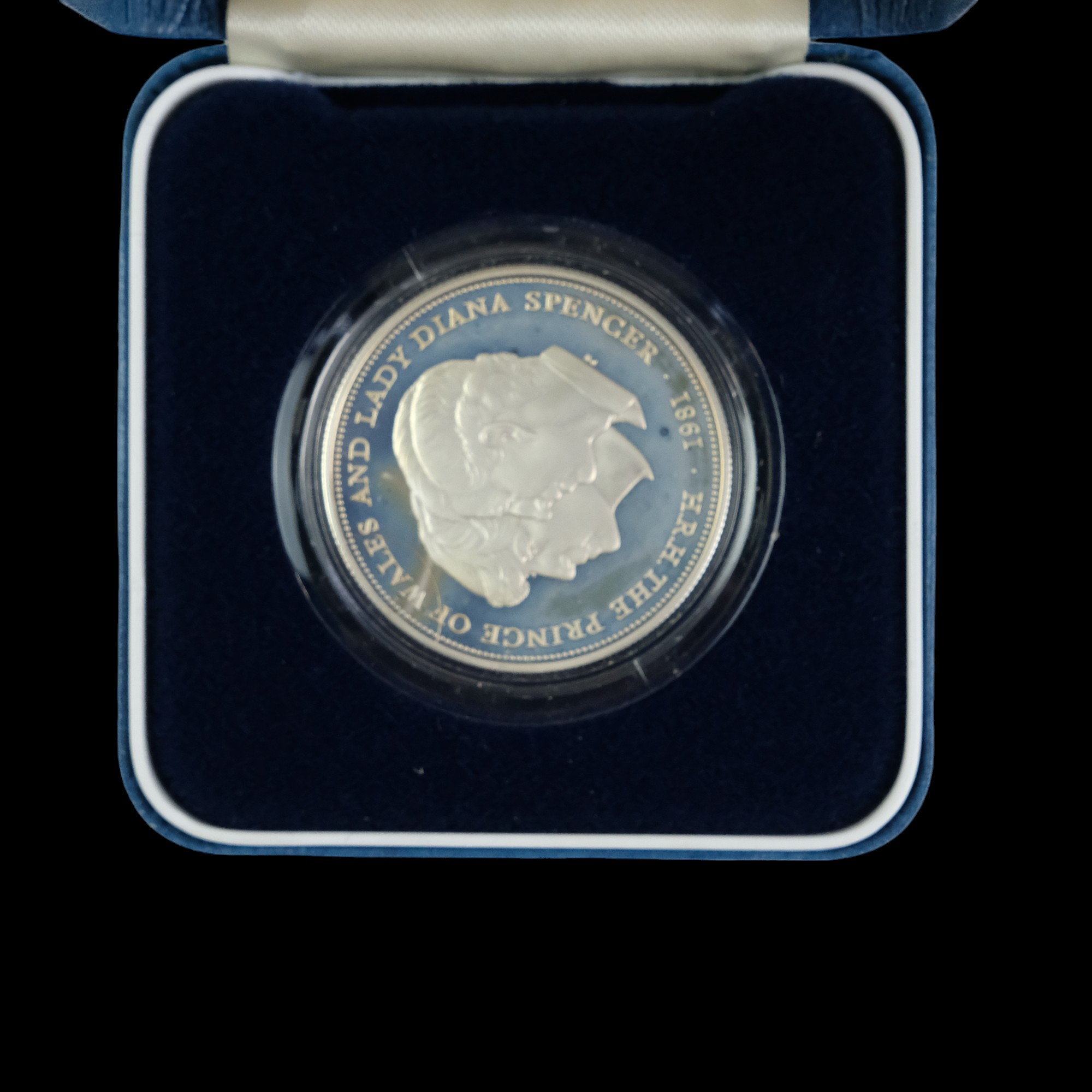 A group of silver proof royal commemorative coins including a 1996 70th Birthday crown, 1981 royal - Image 32 of 34