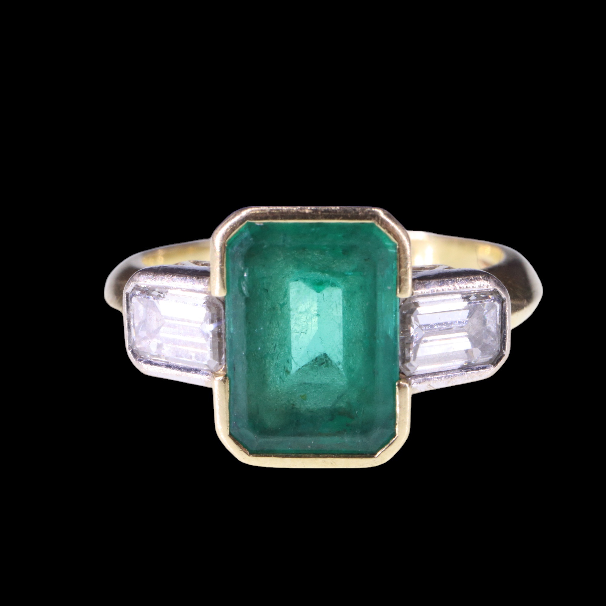 An impressive Art Deco style emerald and diamond ring, comprising a large emerald-cut stone of - Image 2 of 4