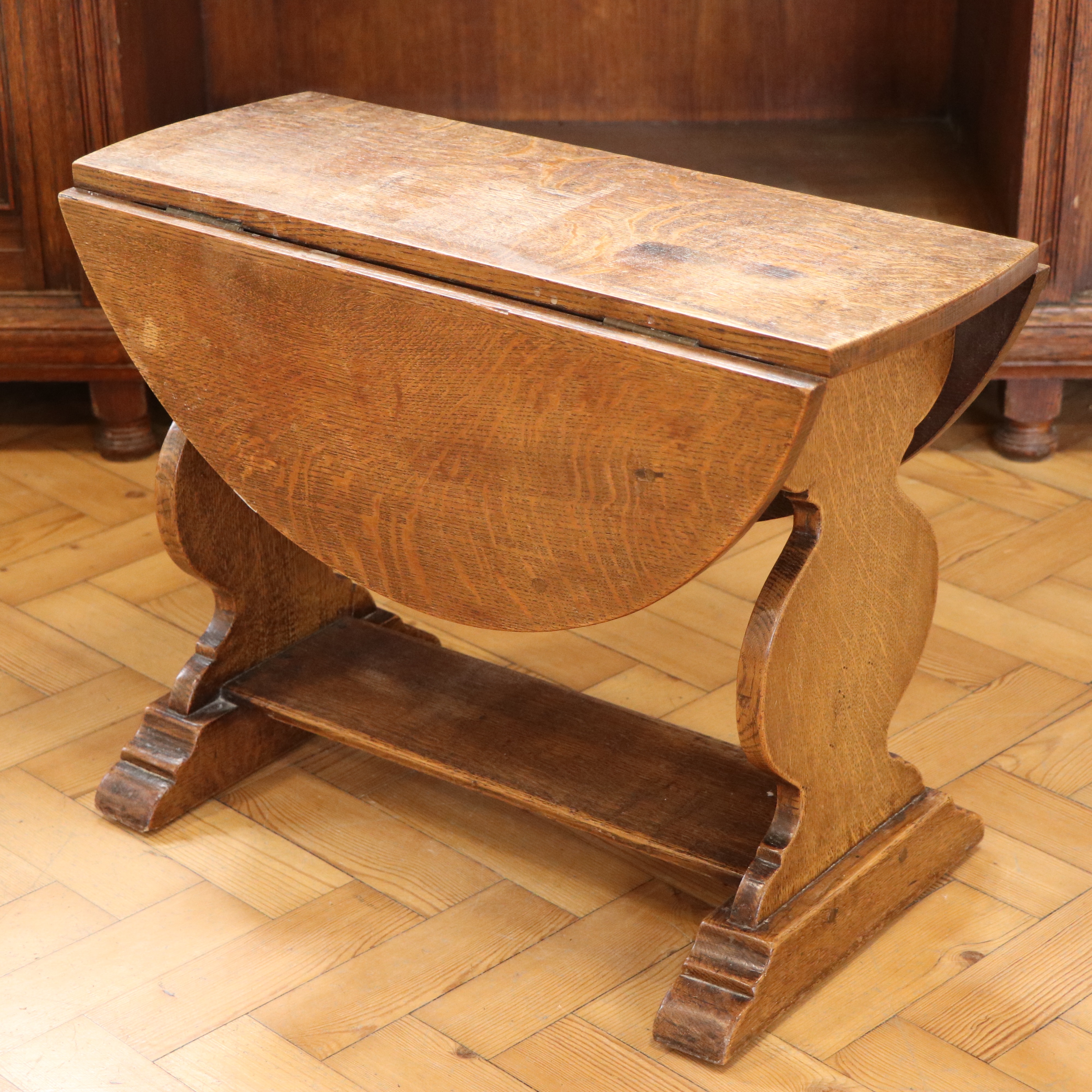 A 17th Century influenced oak drop-leaf coffee or lamp table, 61 cm x 69 cm x 46 cm high