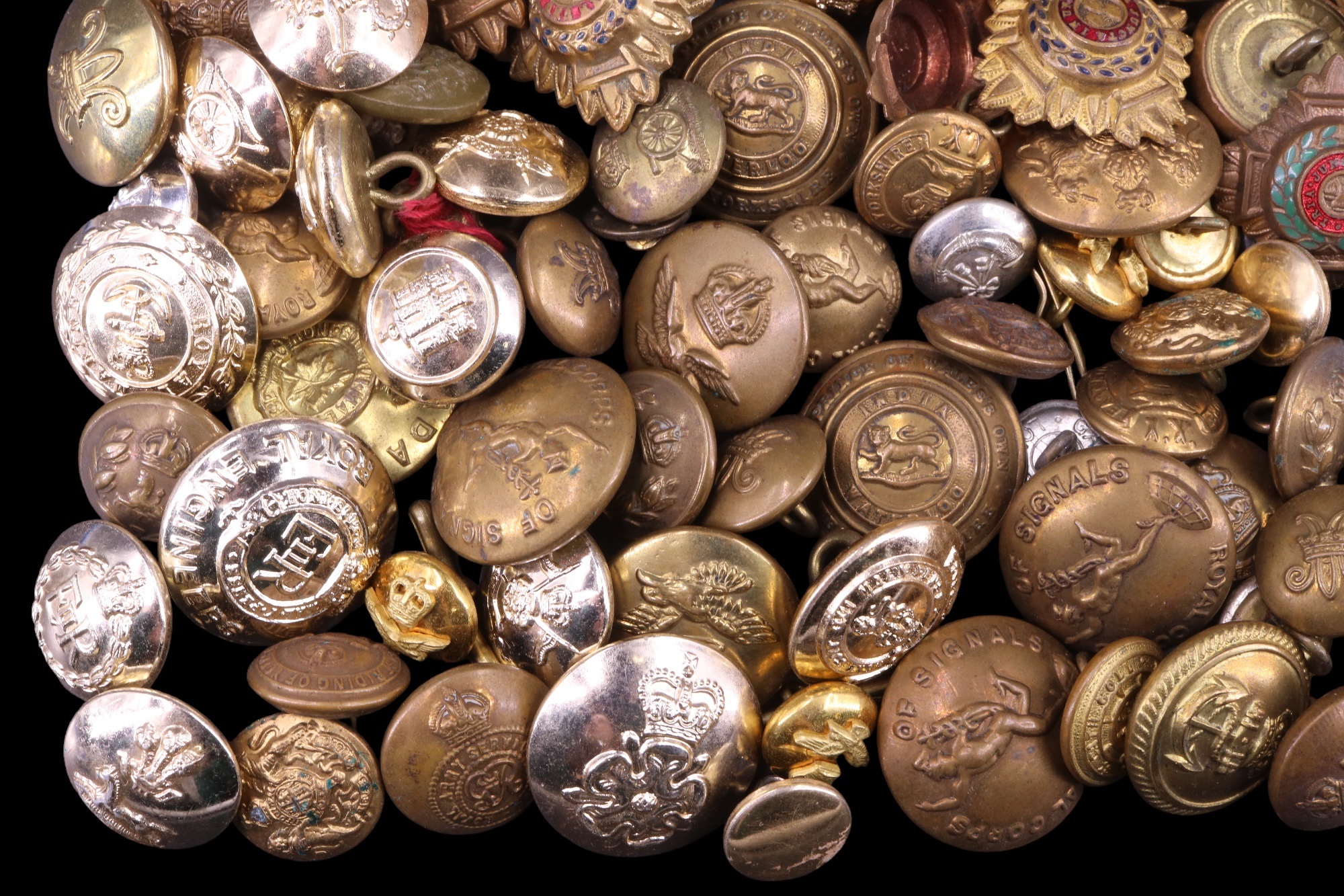 A quantity of British army buttons and rank badges etc - Image 4 of 7