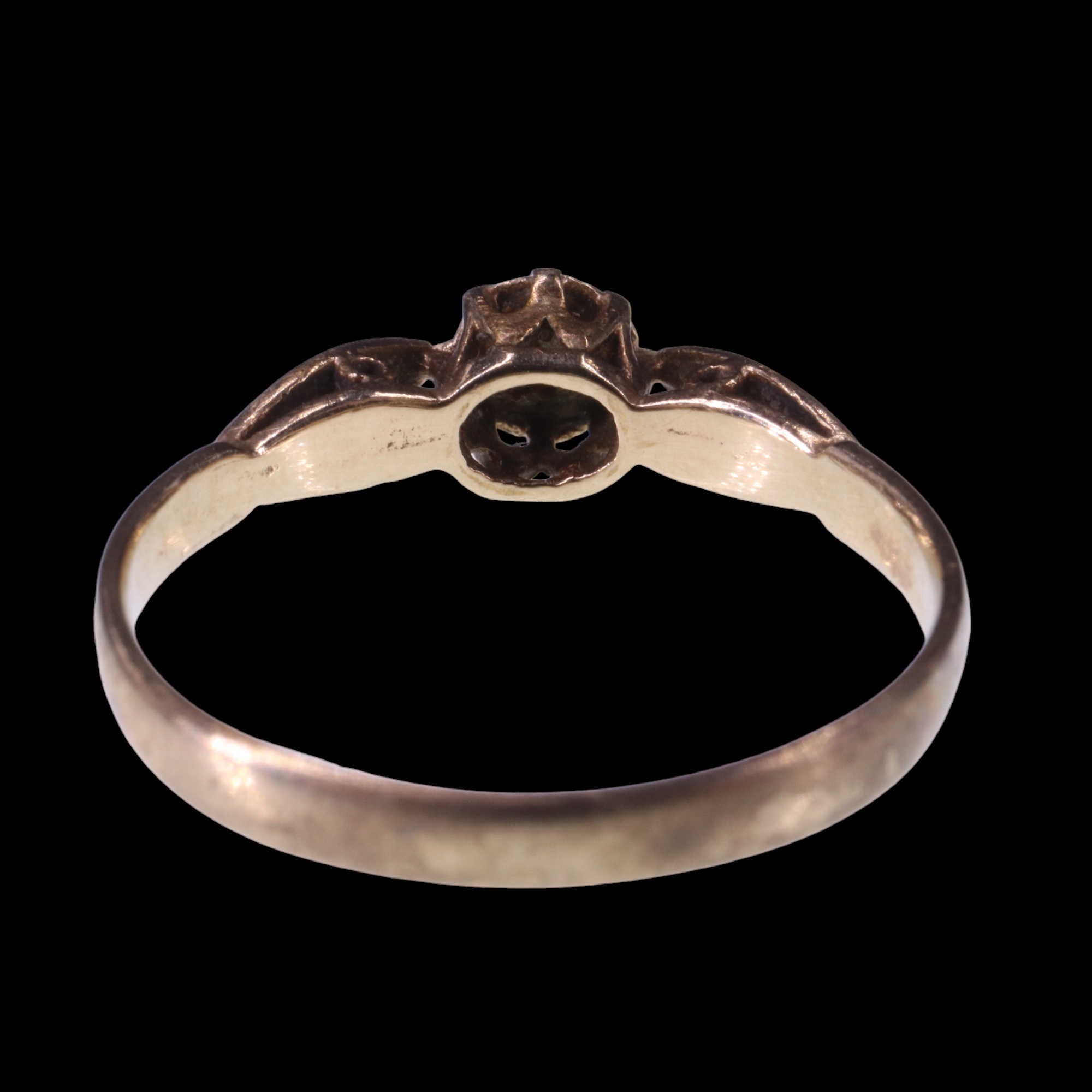A solitaire diamond ring, having an illusion set 2.5 mm diamond brilliant set on an open gallery - Image 9 of 9