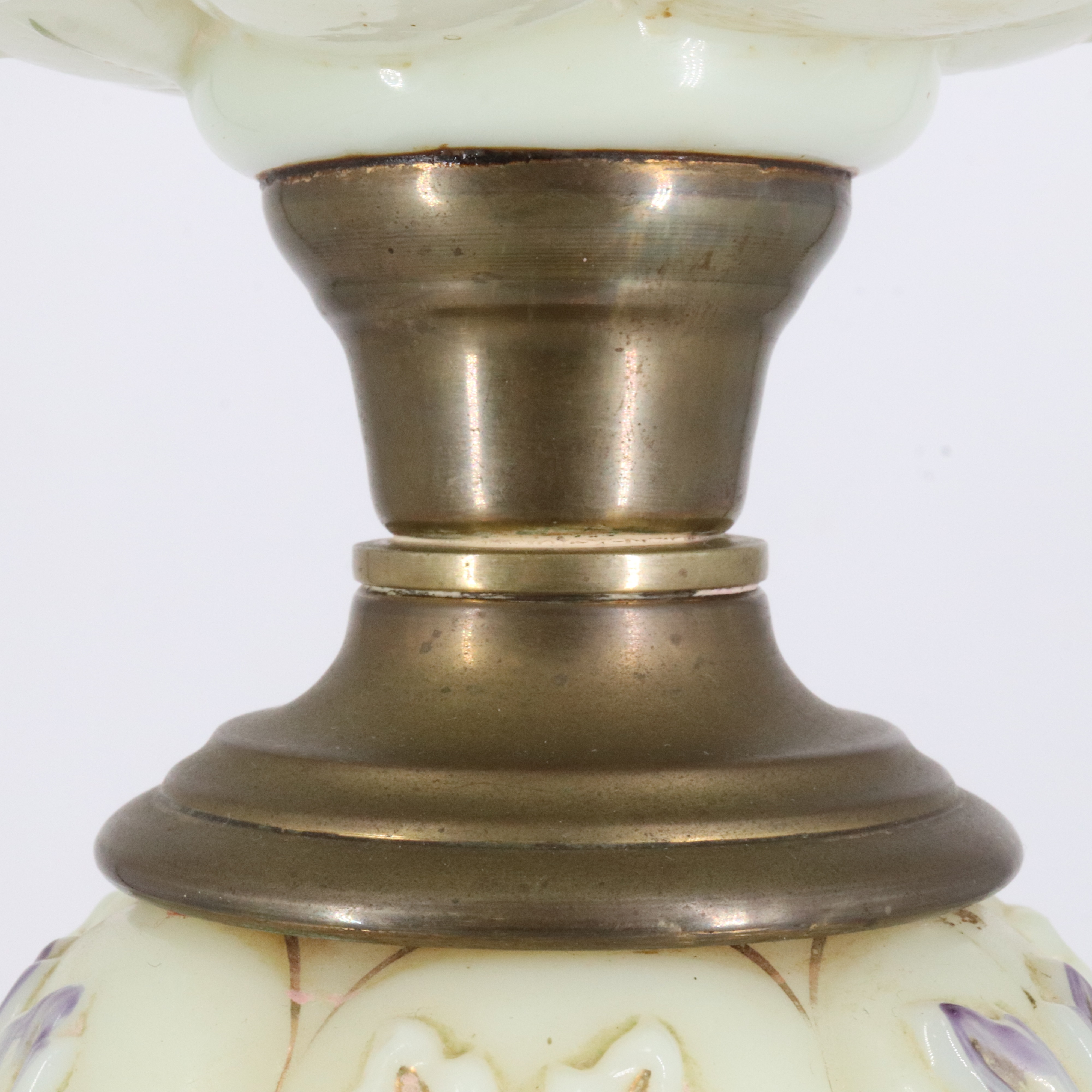 A Victorian mint-green glass oil lamp, having an Aesthetic influenced etched glass globe, Midland - Image 12 of 19