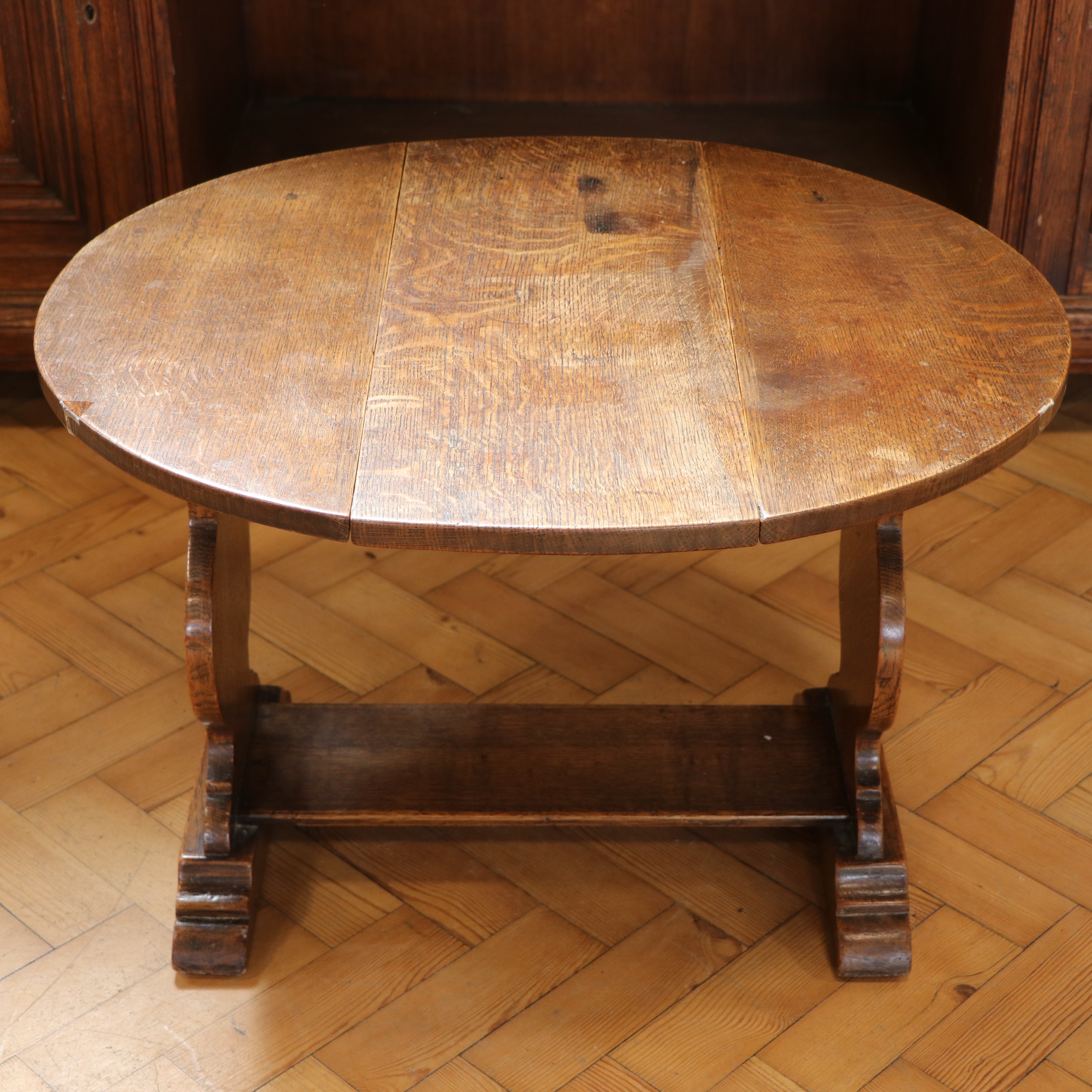 A 17th Century influenced oak drop-leaf coffee or lamp table, 61 cm x 69 cm x 46 cm high - Image 2 of 3