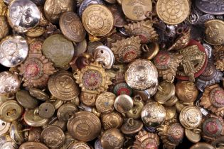 A quantity of British army buttons and rank badges etc