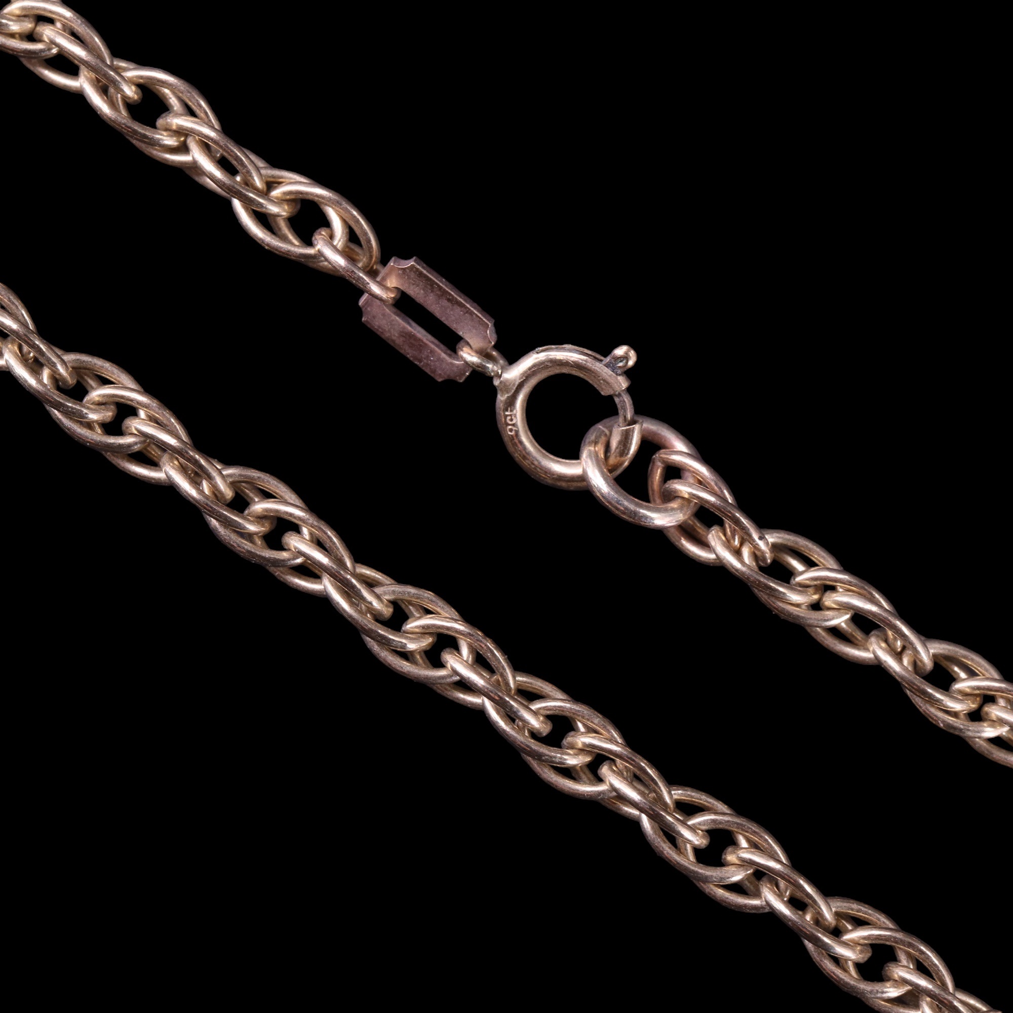 A 9ct gold open rope link neck chain, 45 cm, 9.3 g - Image 2 of 3