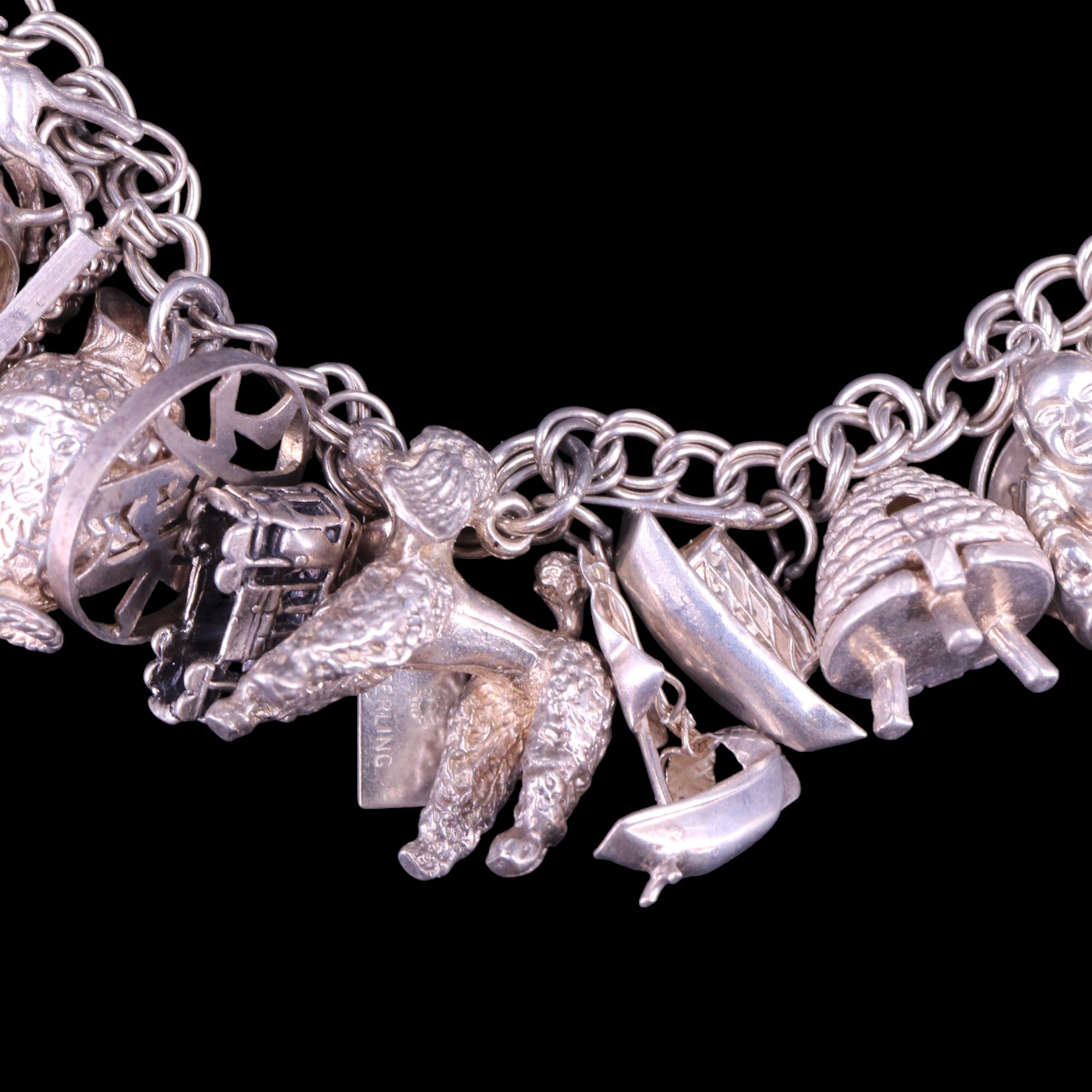 A vintage silver charm bracelet, 65 g - Image 2 of 5