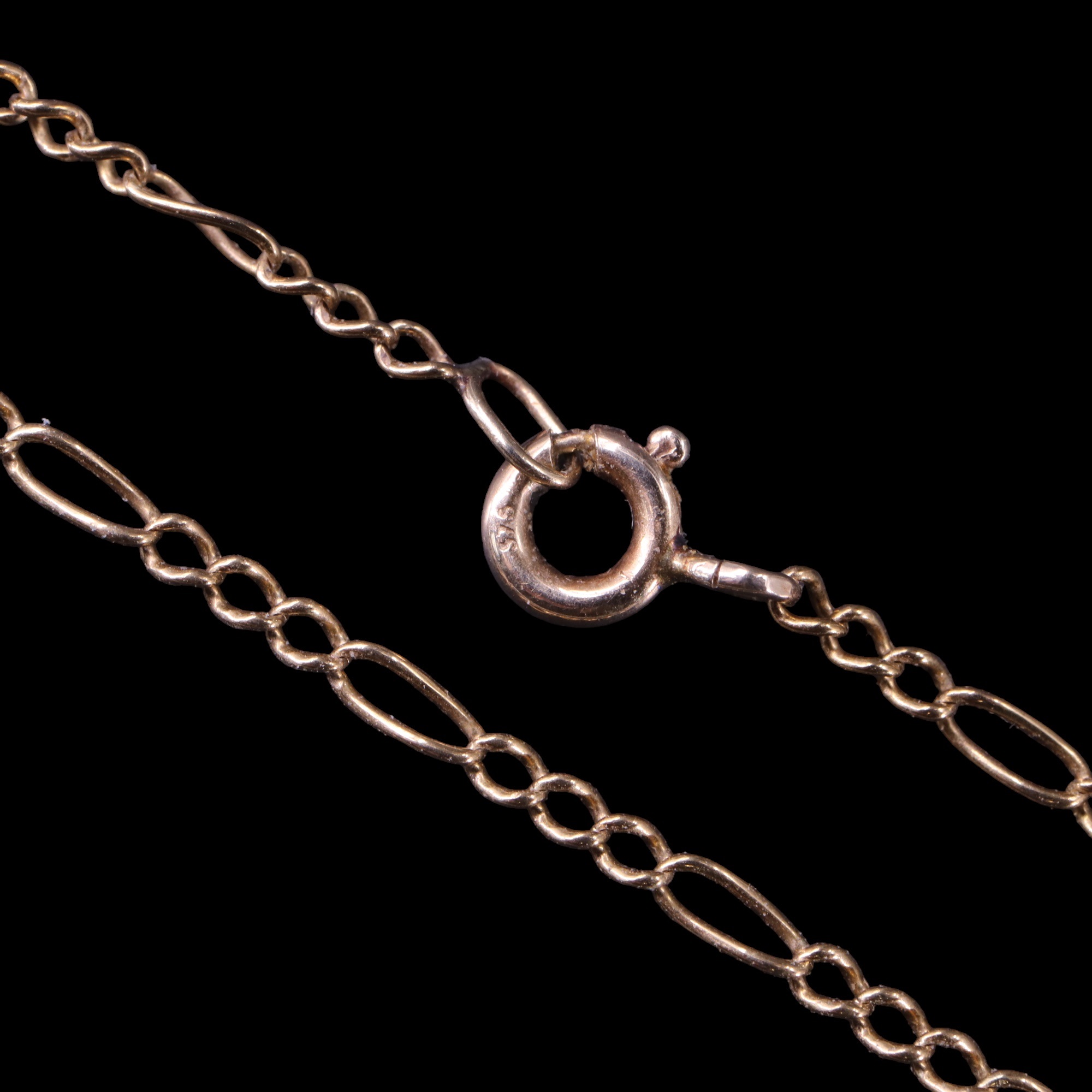 A 9ct gold cross and fine fetter-link neck chain, 28 mm, 54 cm, 4.3 g - Image 3 of 3