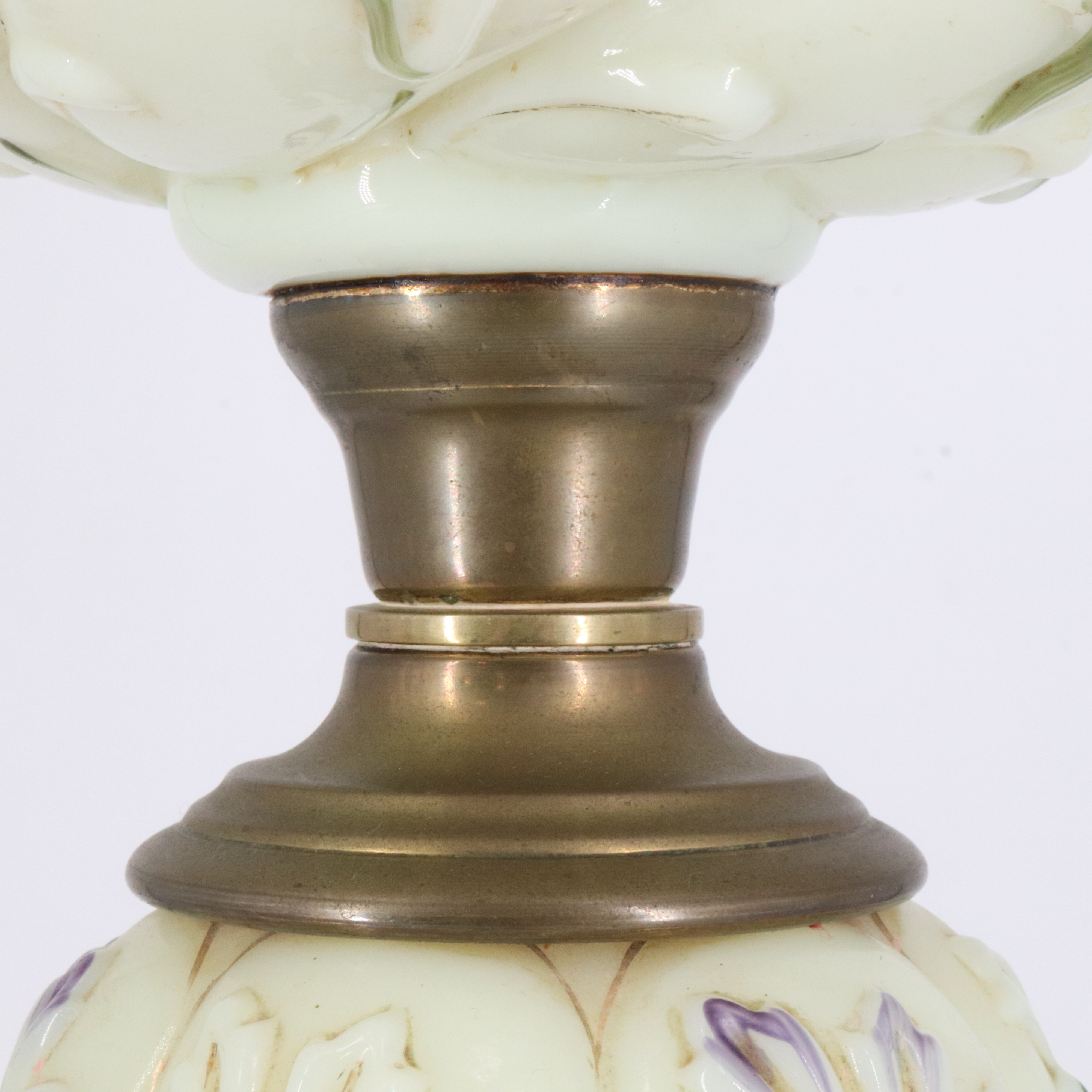 A Victorian mint-green glass oil lamp, having an Aesthetic influenced etched glass globe, Midland - Image 7 of 19