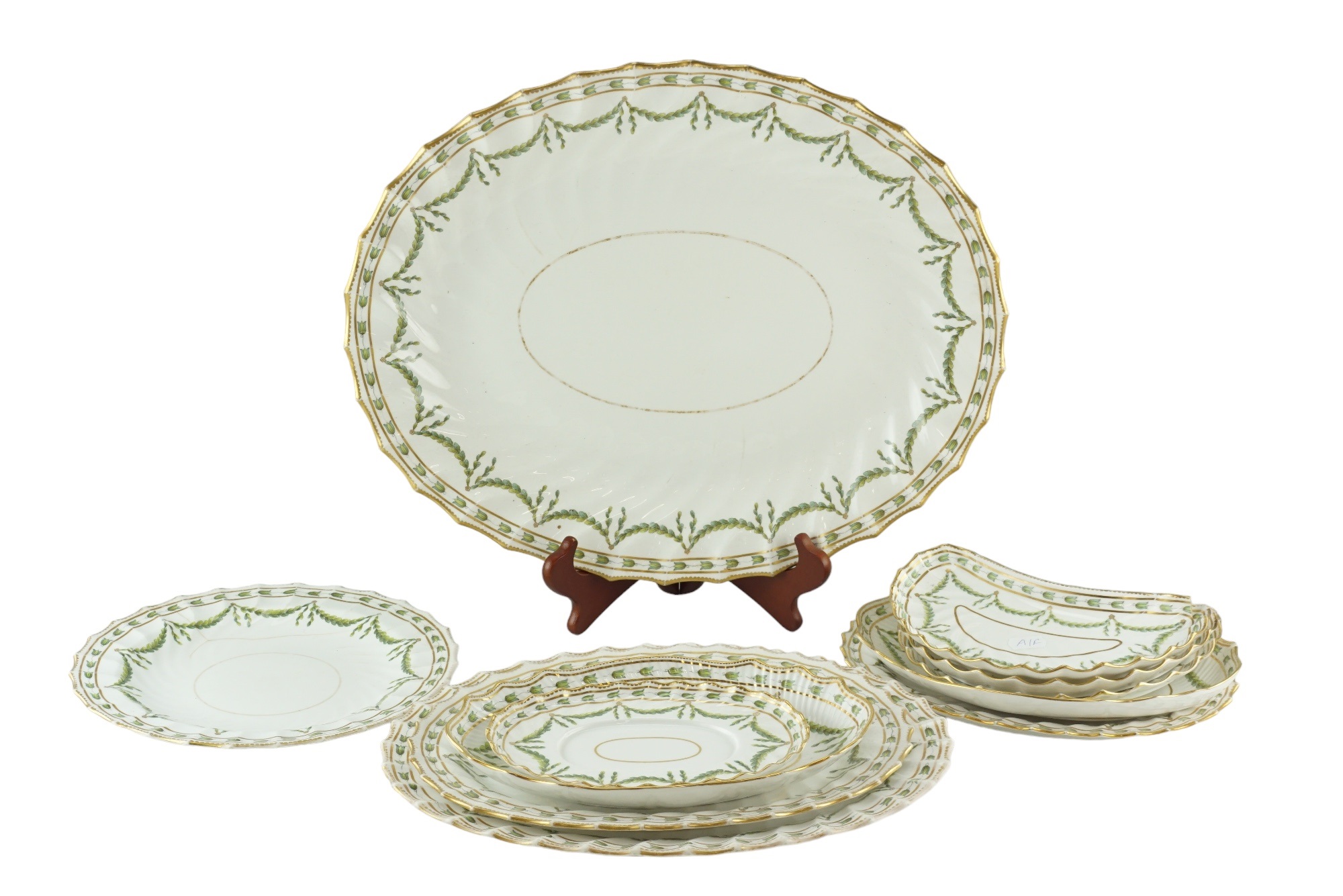 A quantity of early 20th Century Copeland hand-painted dinnerware, decorated with laurel garlands - Image 6 of 7