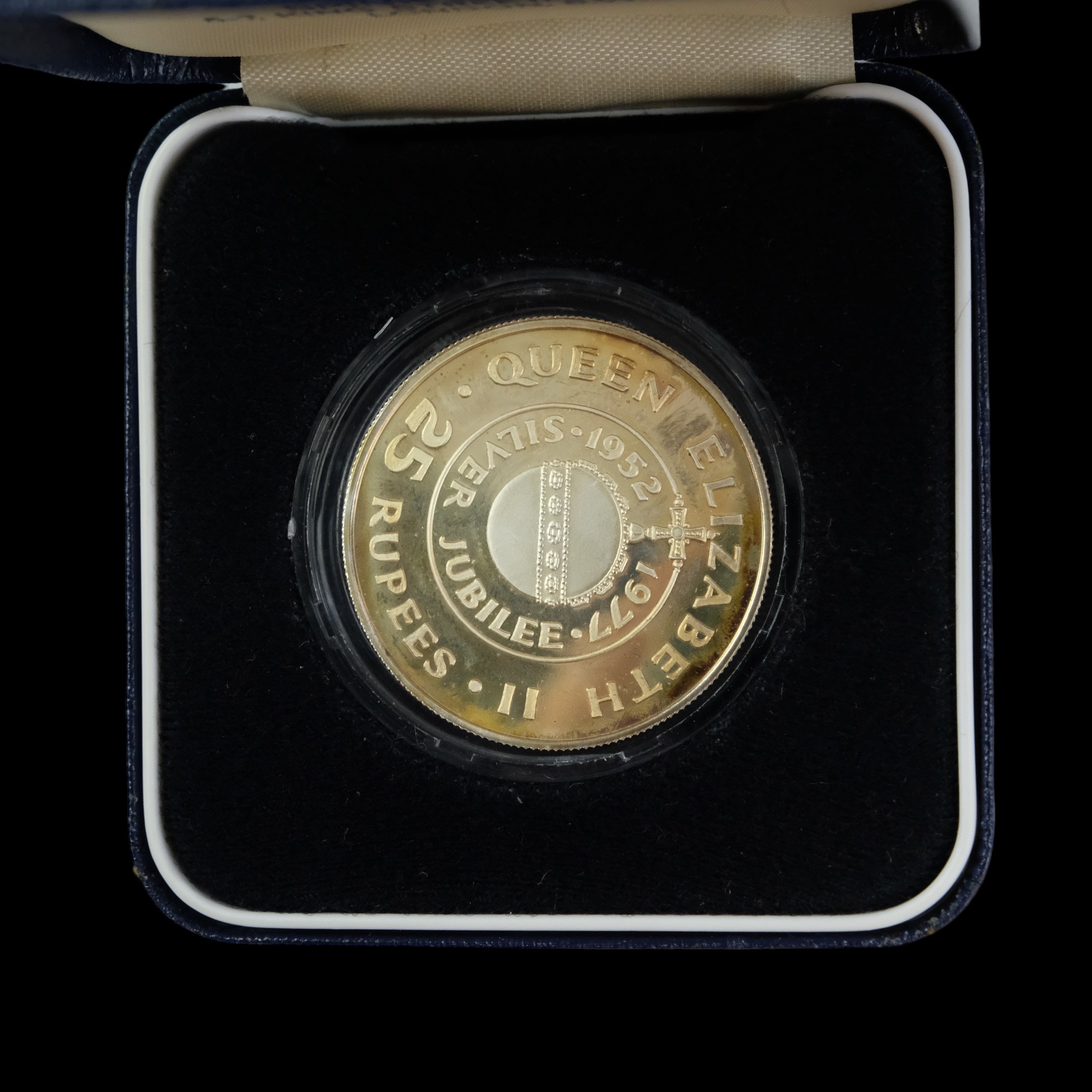 A group of silver proof royal commemorative coins including a 1996 70th Birthday crown, 1981 royal - Image 22 of 34