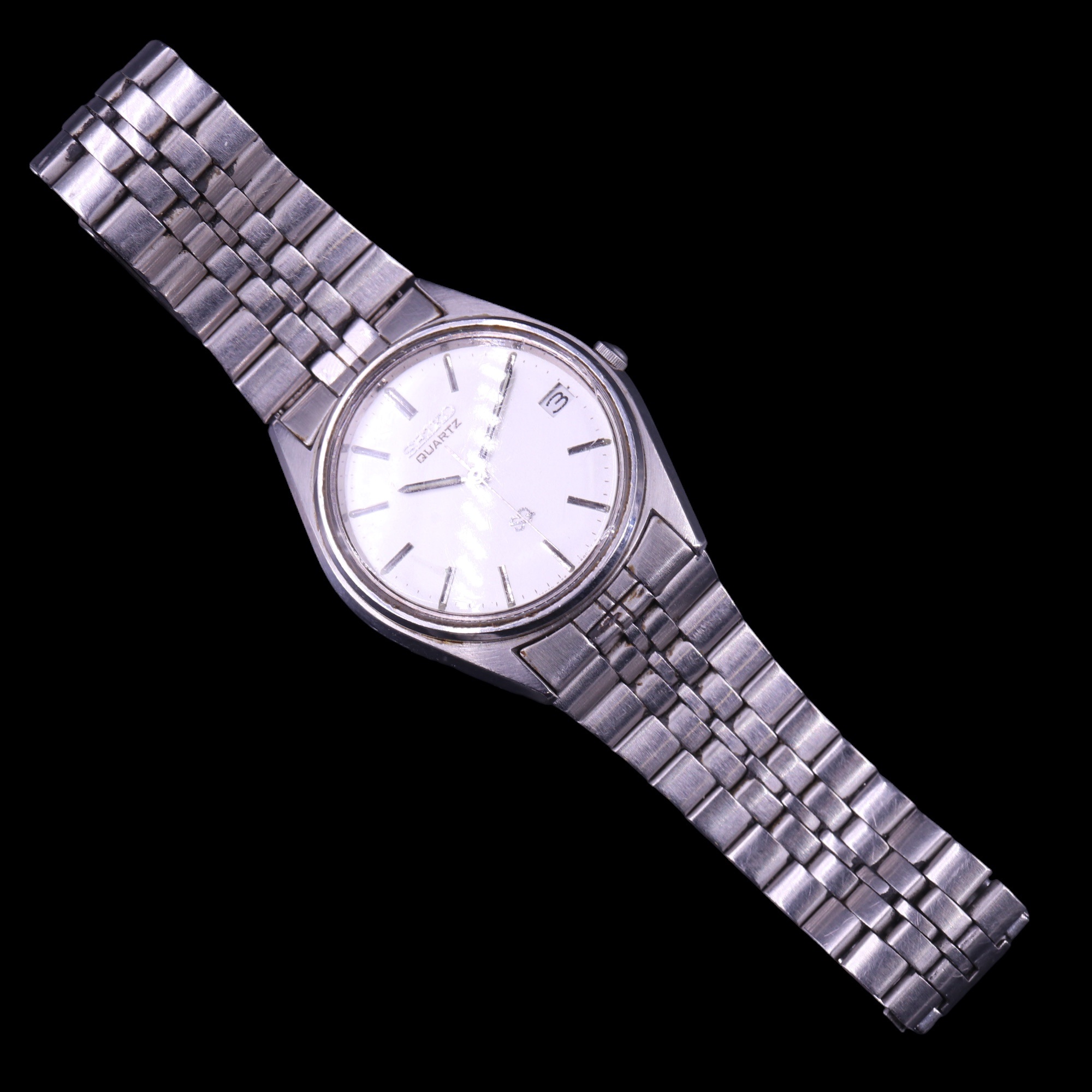 A vintage Seiko SQ stainless steel wristwatch, having a calibre 8122 quartz movement, silver face, - Image 2 of 4