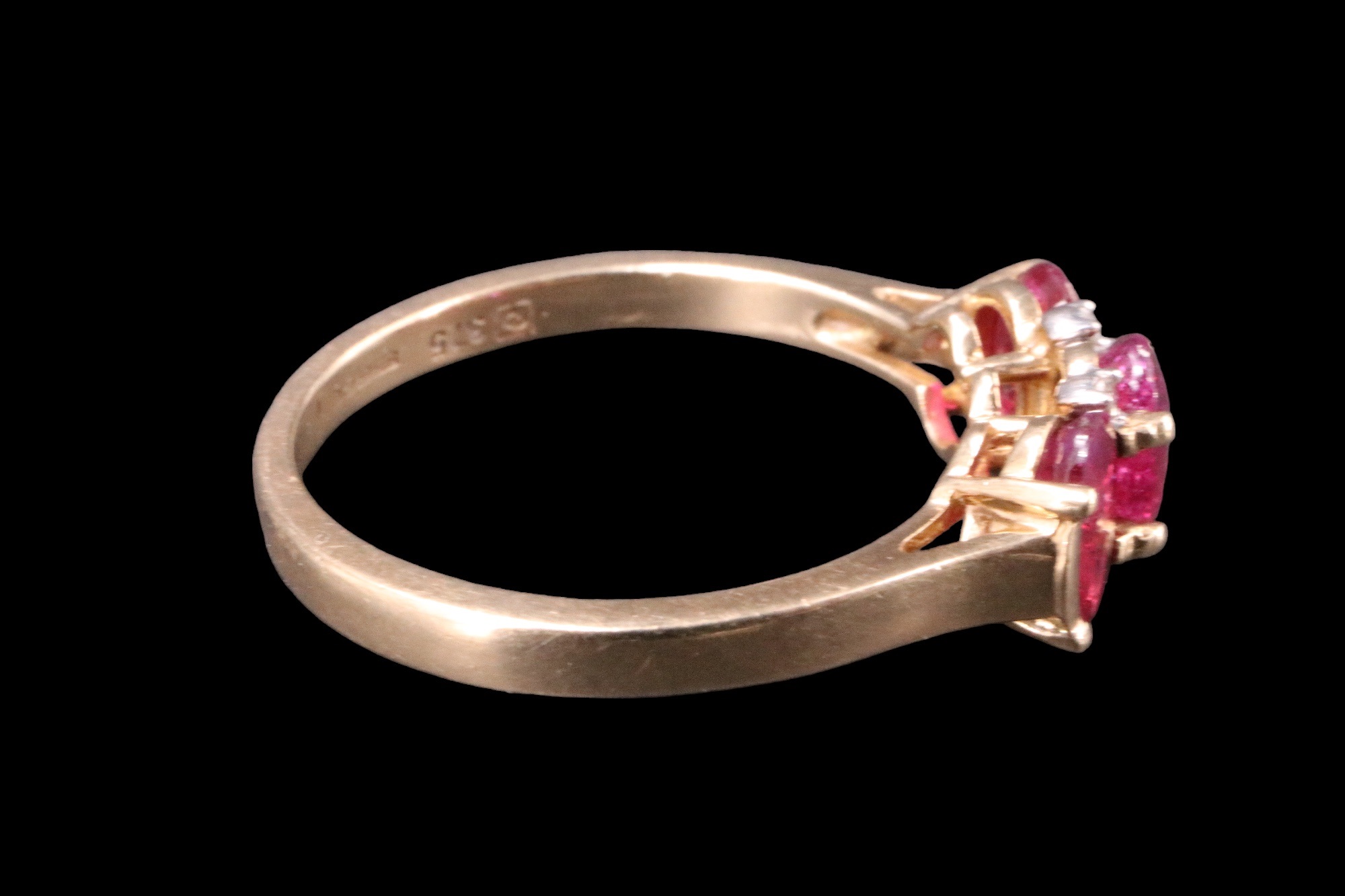 A three-stone natural ruby ring, comprising three oval cut stones each of approx 0.6 ct, bar-and - Image 3 of 9