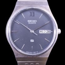 A vintage Seiko SQ stainless steel wristwatch, having a calibre 8223 quartz movement, charcoal face,