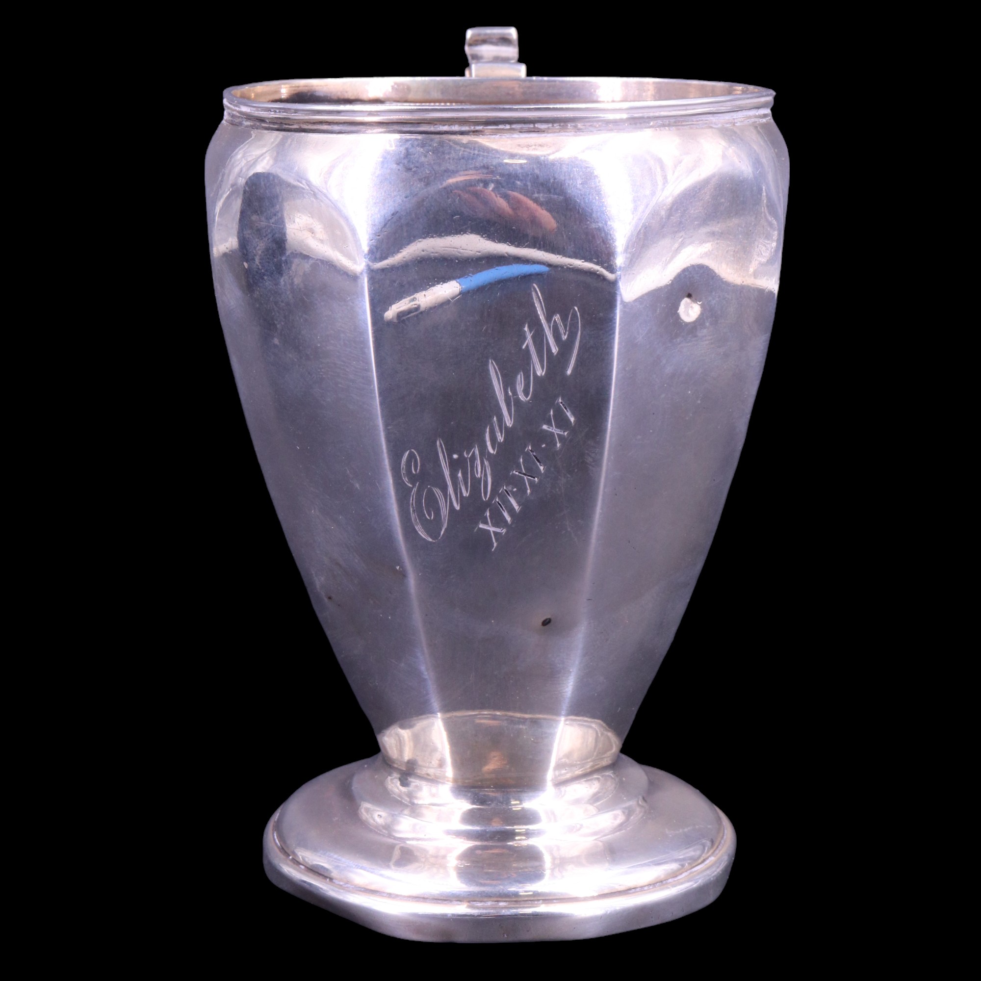 An early 20th Century silver Christening cup, of faceted ovoid form with square-shouldered handle - Image 2 of 4