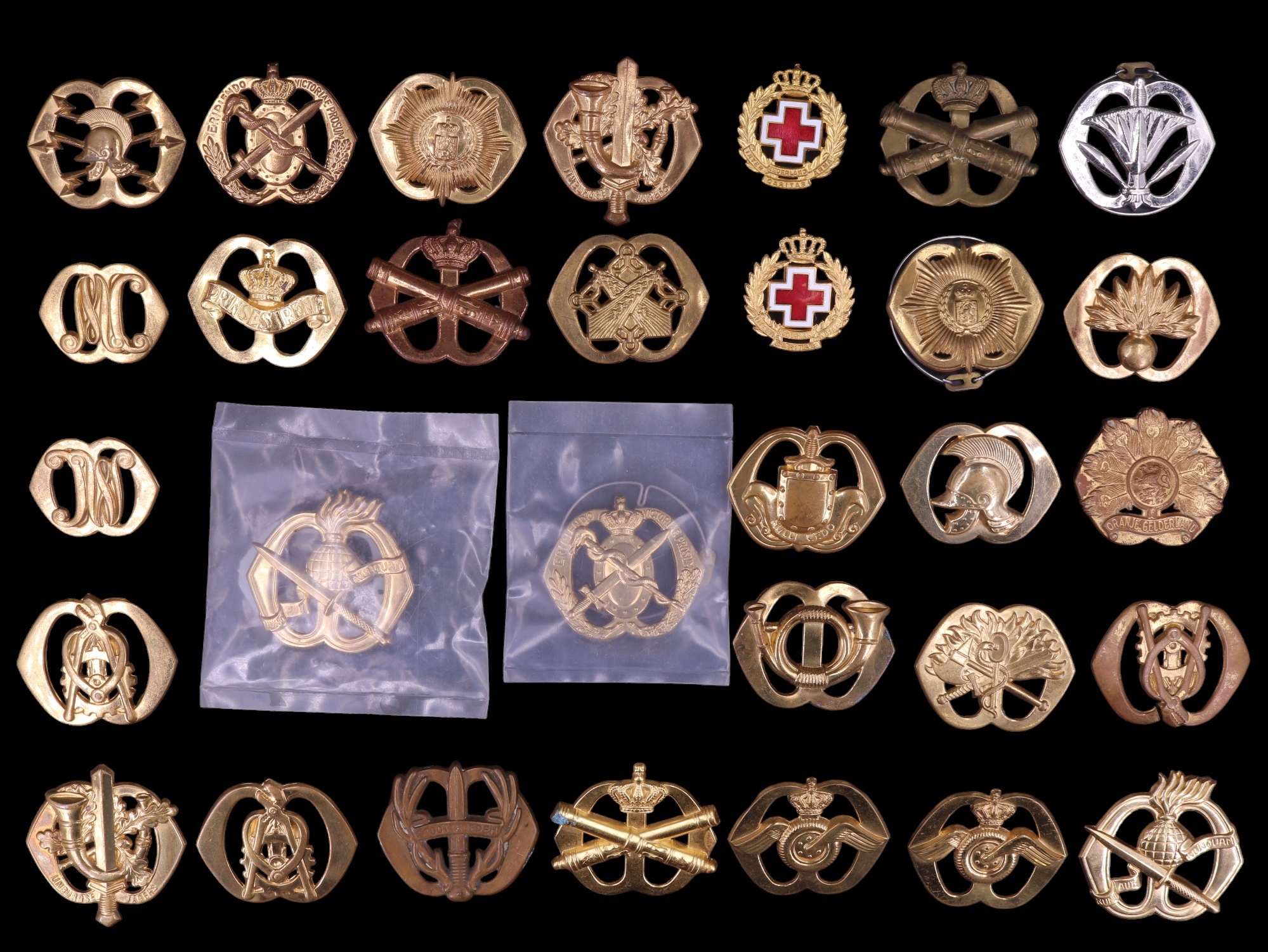 A large collection of Netherlands army and other military cap badges etc - Image 2 of 5