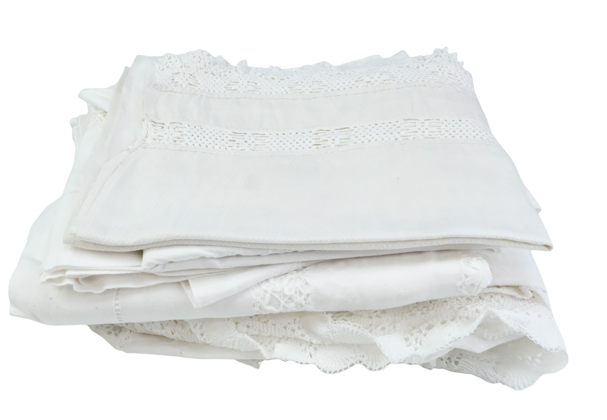 A quantity of hand-embroidered linen and other finely crocheted tablecloths, borders / edging, - Image 4 of 5