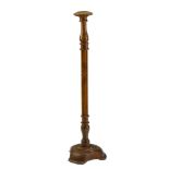 A late 19th / early 20th century turned oak hat stand, 57 cm